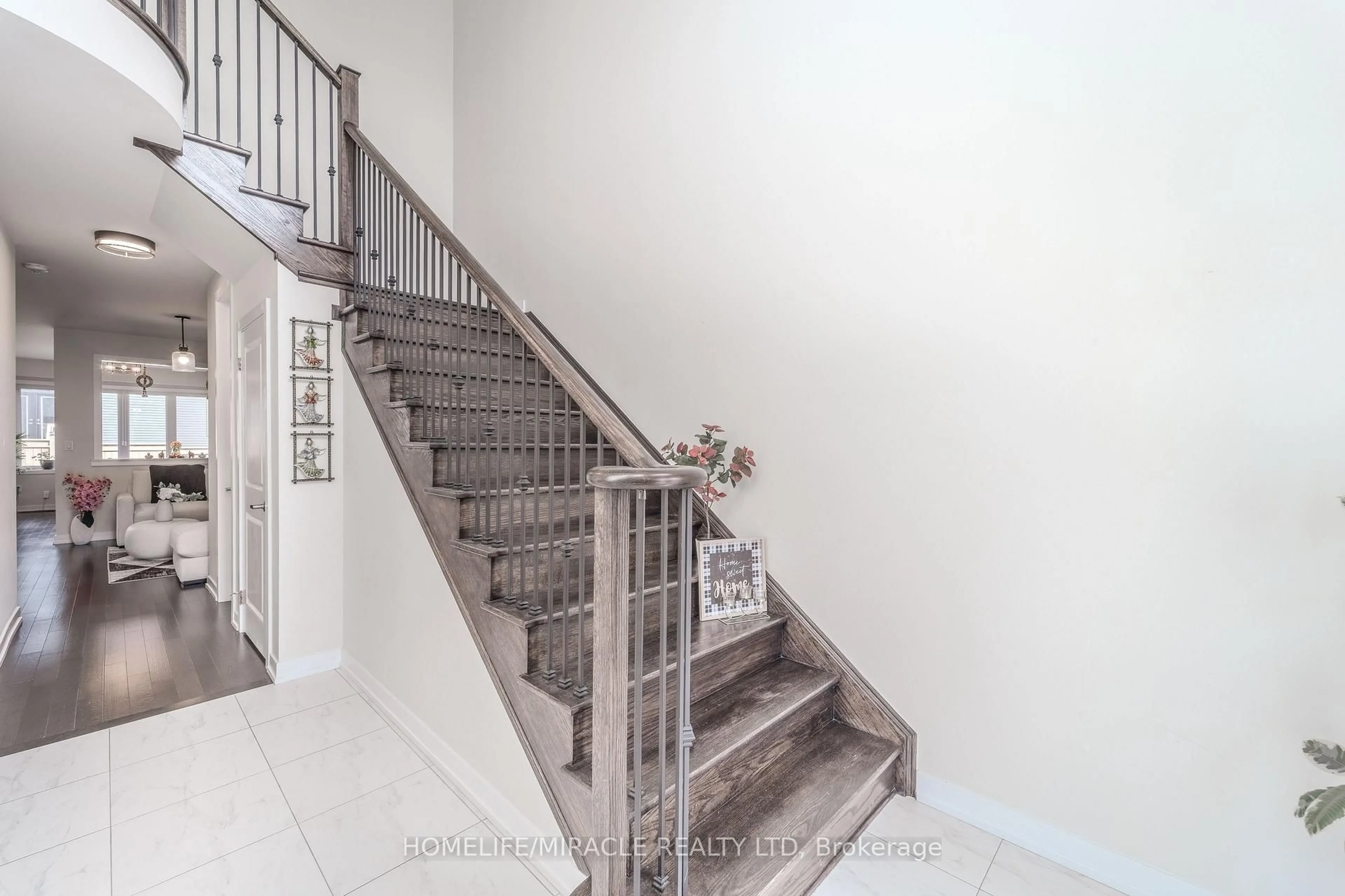 Stairs for 22 Santos Dr, Haldimand Ontario N3W 0H1