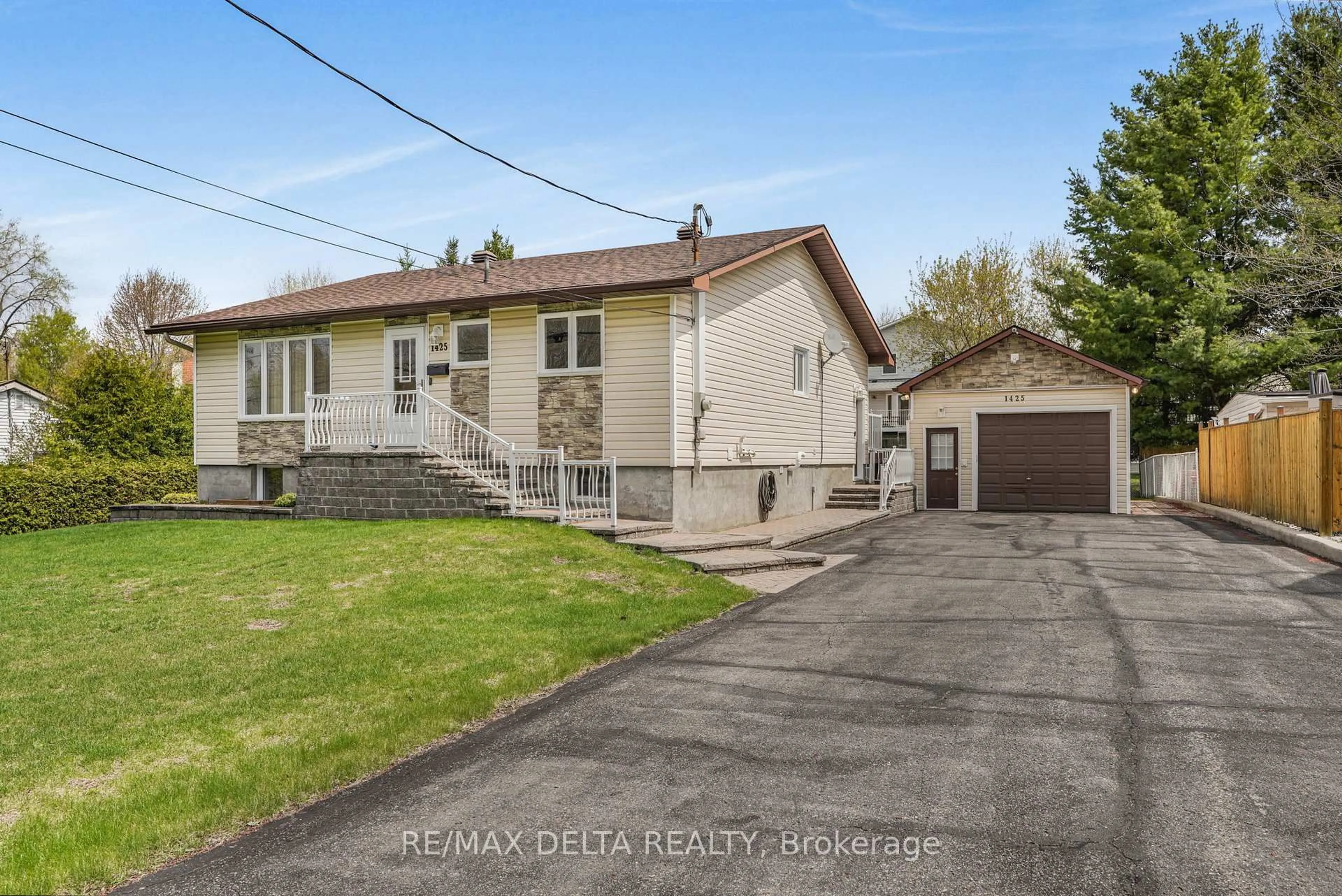 A pic from outside/outdoor area/front of a property/back of a property/a pic from drone, street for 1425 Boyer Rd, Ottawa Ontario K1C 1P9