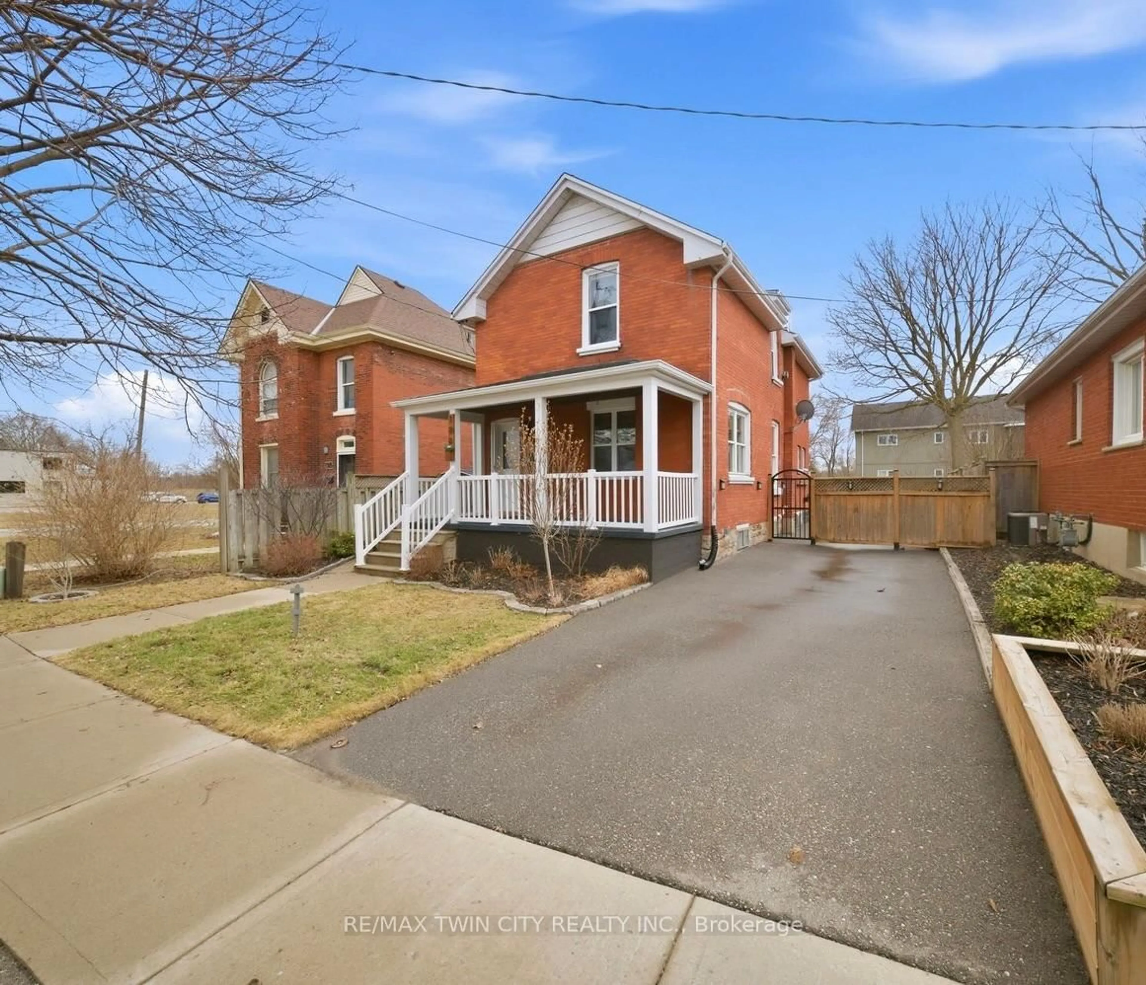 A pic from outside/outdoor area/front of a property/back of a property/a pic from drone, street for 188 Grand River Ave, Brantford Ontario N3T 4X9