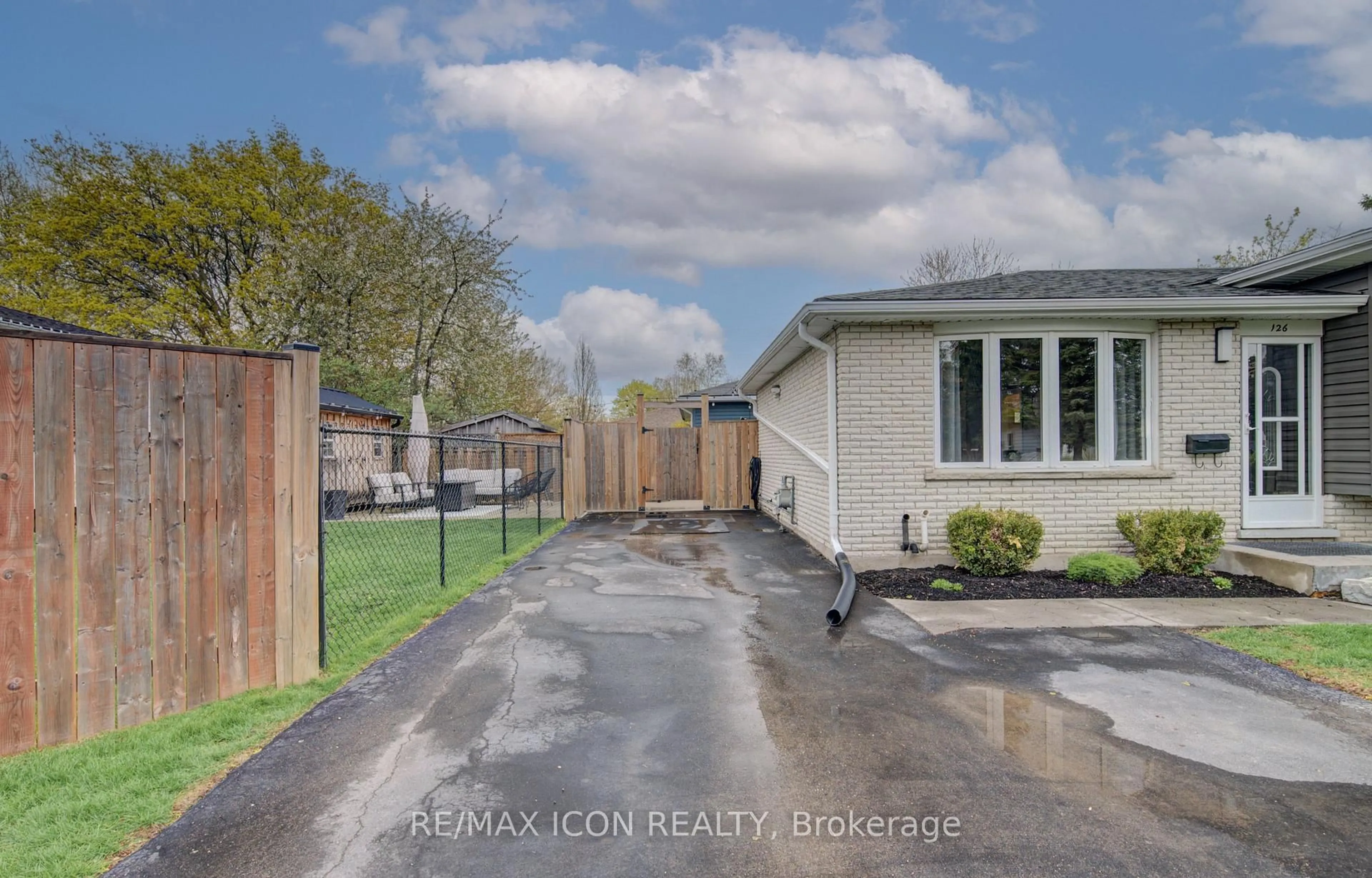 A pic from outside/outdoor area/front of a property/back of a property/a pic from drone, street for 126 Webster St, Wilmot Ontario N3A 1W7