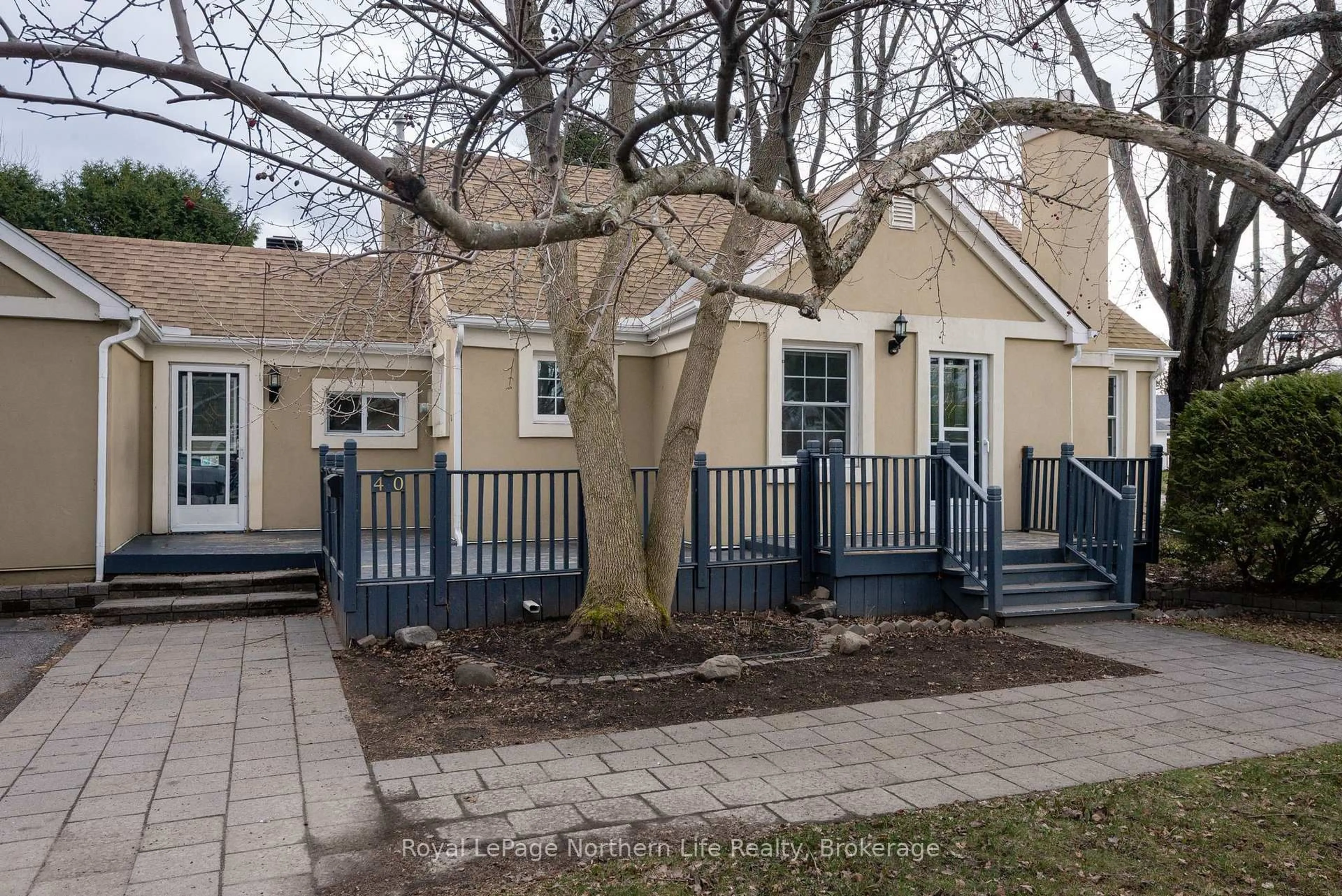 A pic from outside/outdoor area/front of a property/back of a property/a pic from drone, street for 40 Macdonald Ave, North Bay Ontario P1A 1G5