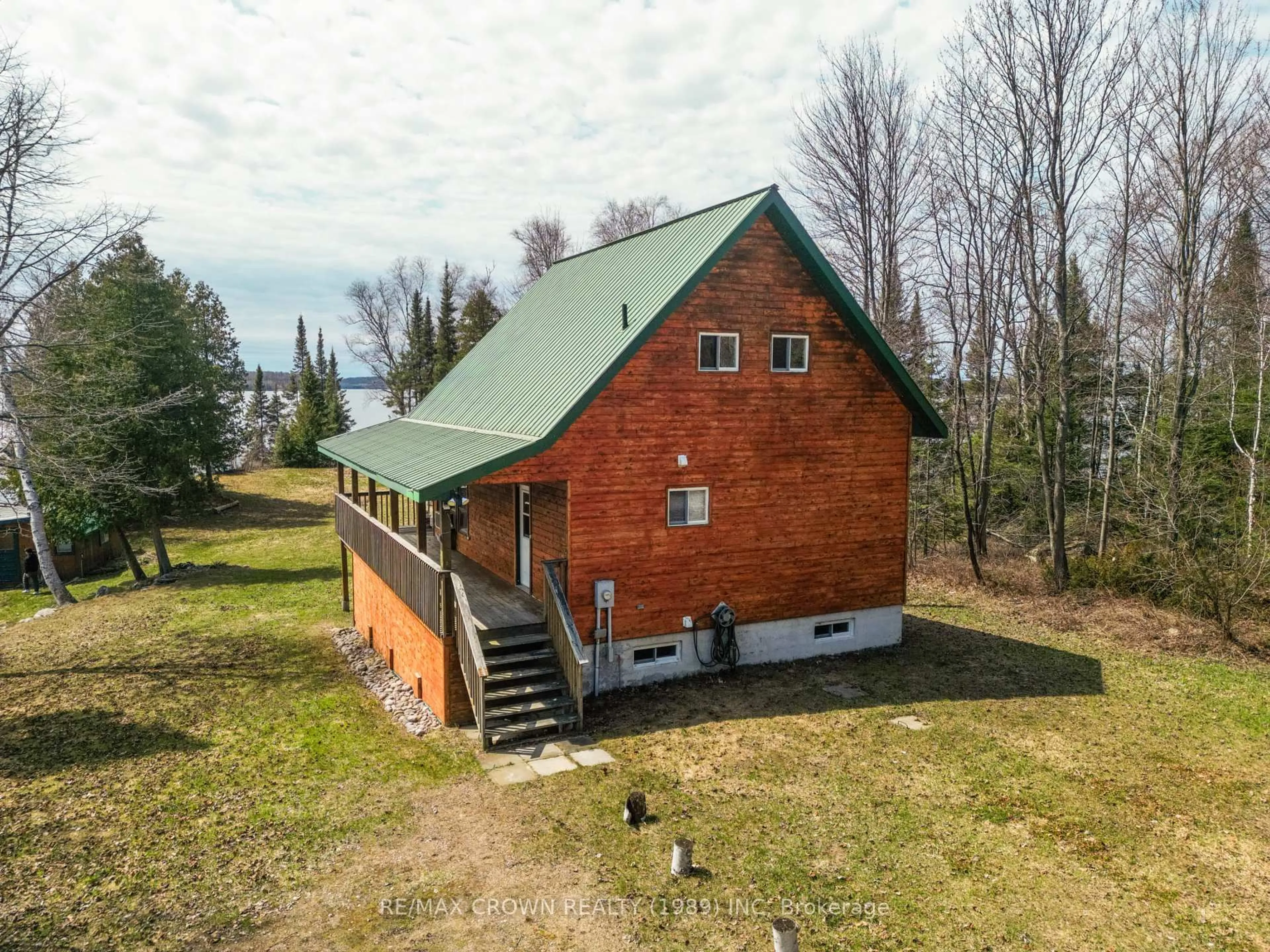 A pic from outside/outdoor area/front of a property/back of a property/a pic from drone, building for 102 North Star Dr, Bonfield Ontario P0H 1E0