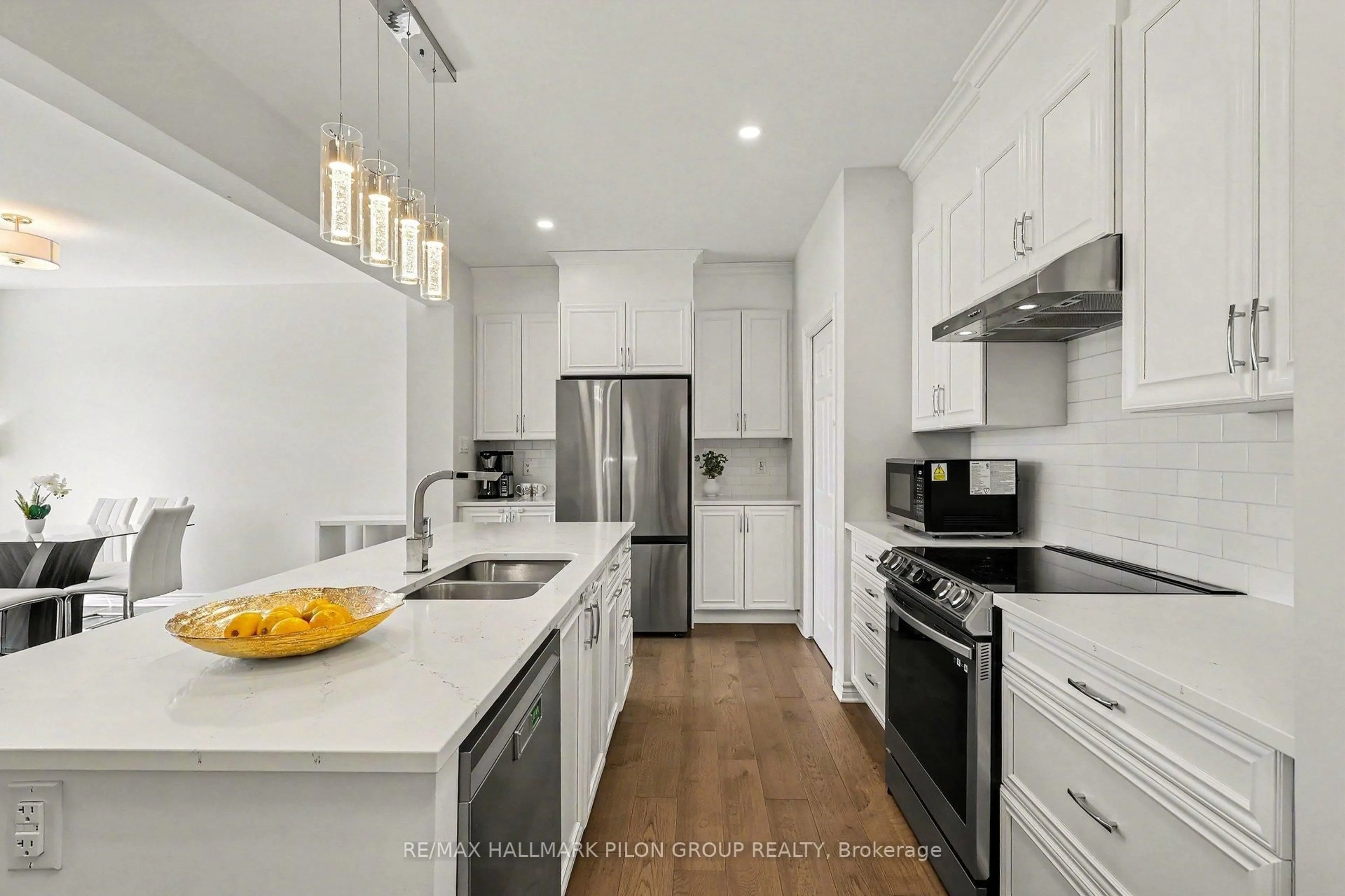 Contemporary kitchen, unknown for 396 Ventoux Ave, Orleans Ontario K4A 5L9