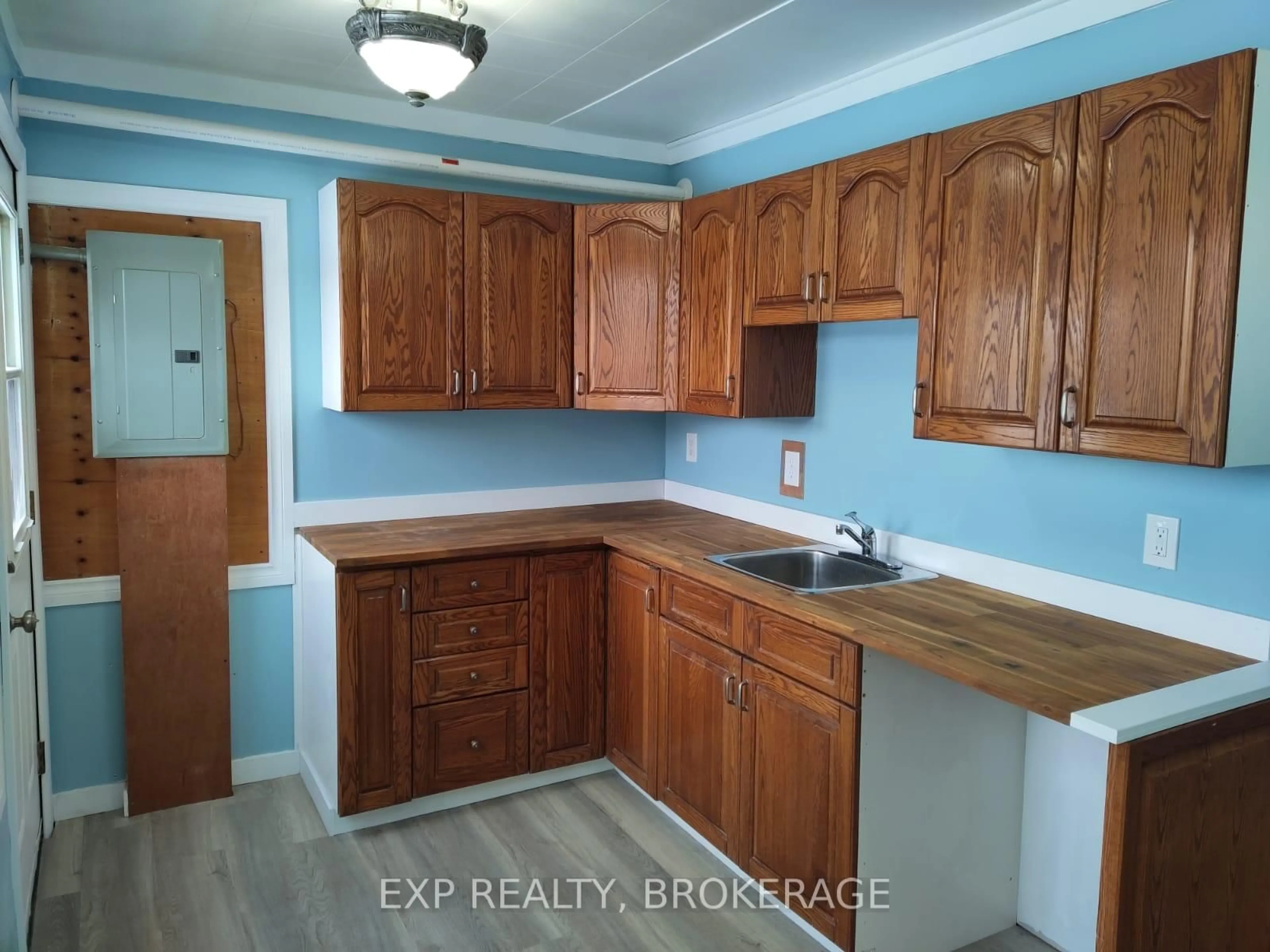 Standard kitchen, unknown for 16 LOUIS St, Brockville Ontario K6V 4H5