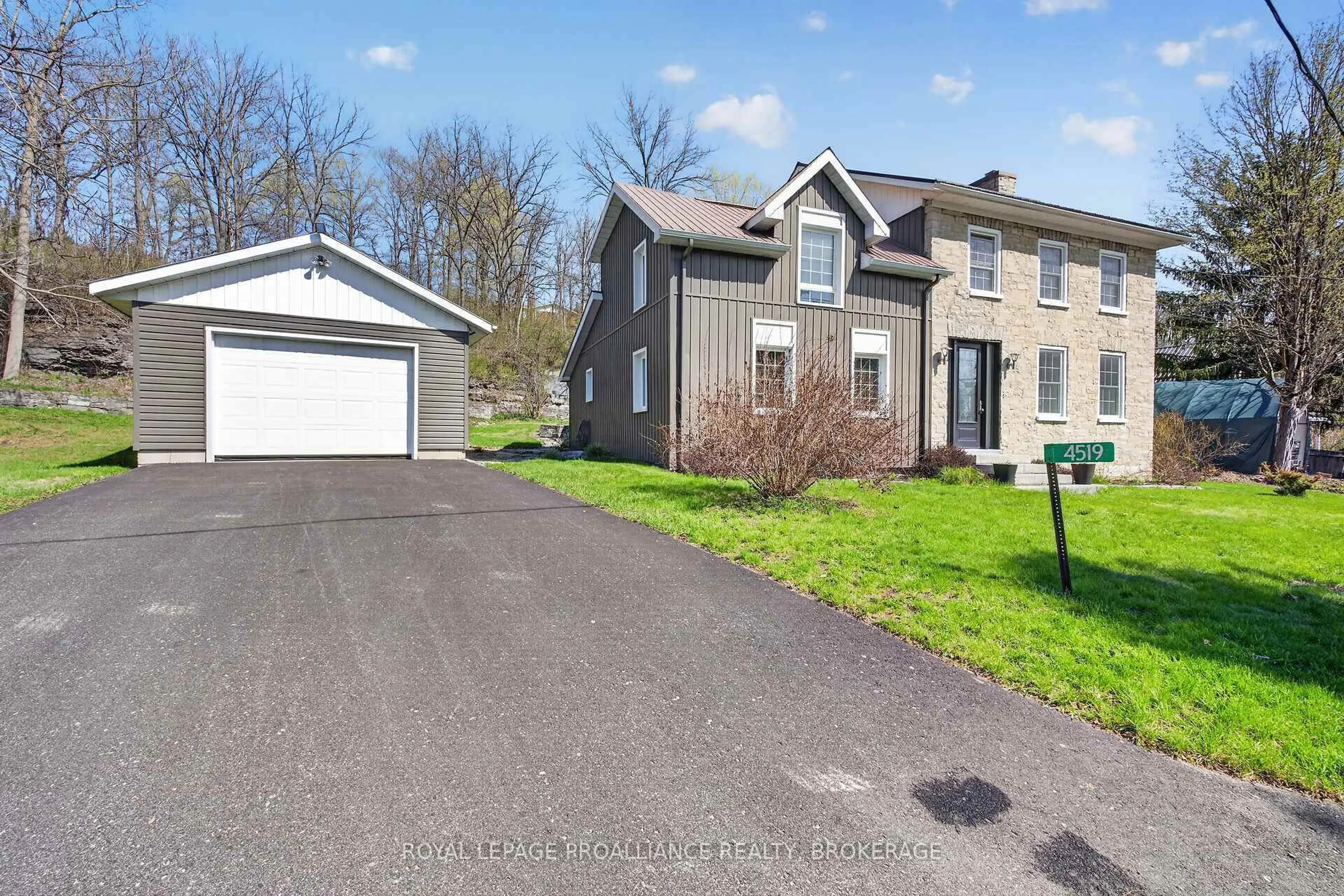 A pic from outside/outdoor area/front of a property/back of a property/a pic from drone, street for 4519 Portland Ave, Sydenham Ontario K0H 2T0