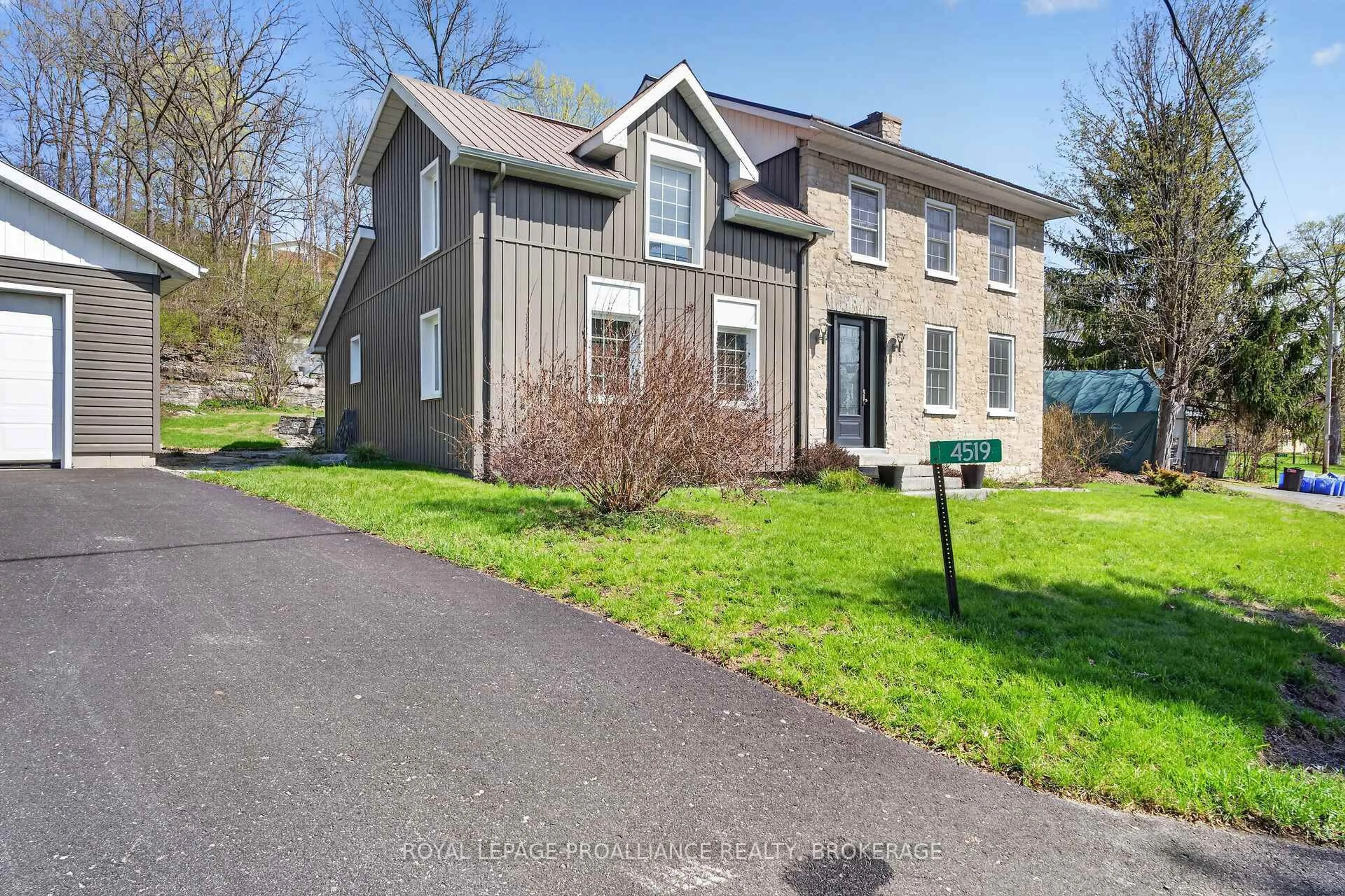 A pic from outside/outdoor area/front of a property/back of a property/a pic from drone, street for 4519 Portland Ave, Sydenham Ontario K0H 2T0