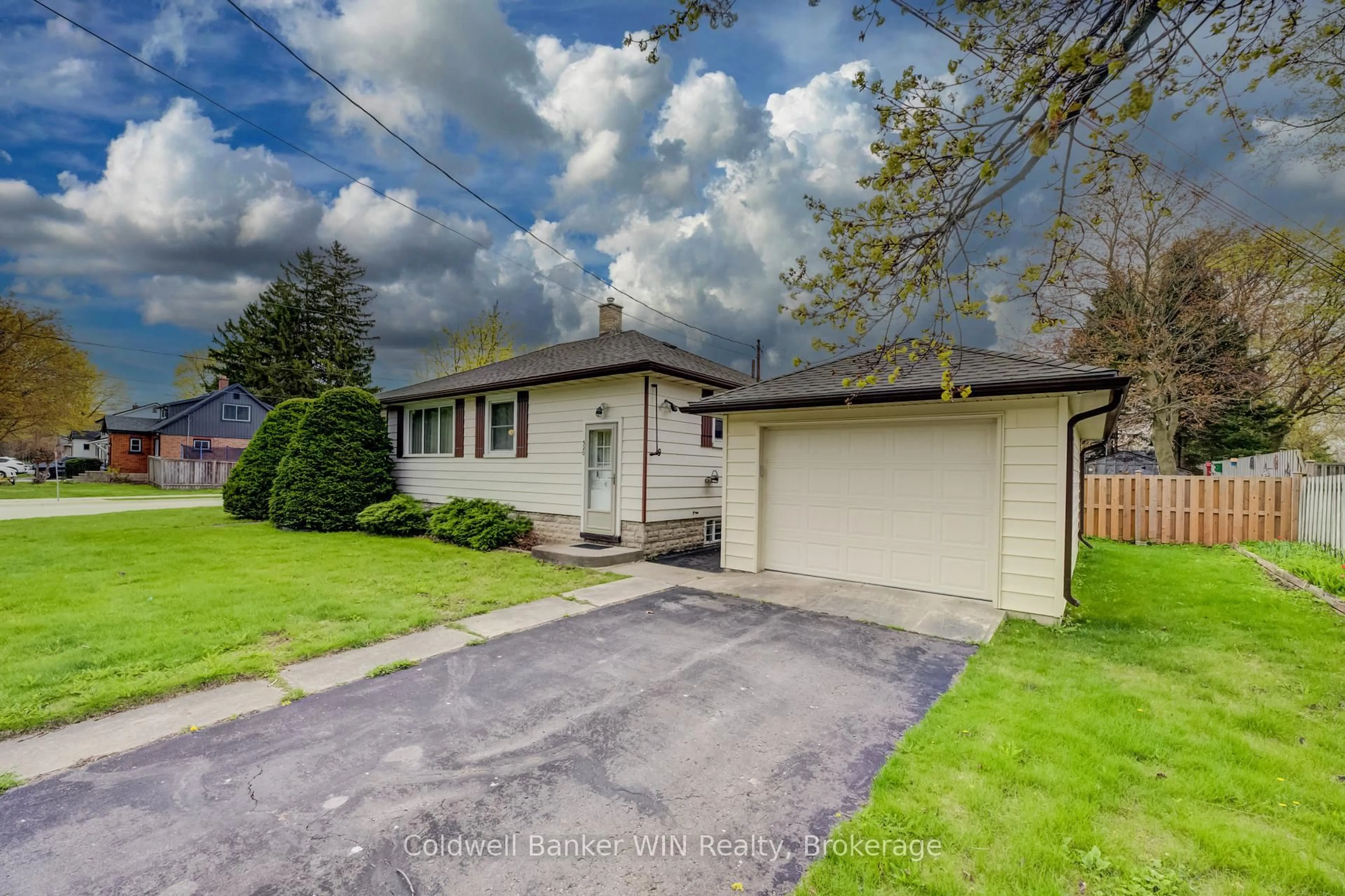A pic from outside/outdoor area/front of a property/back of a property/a pic from drone, street for 320 Waterloo St, Wellington North Ontario N0G 2L3