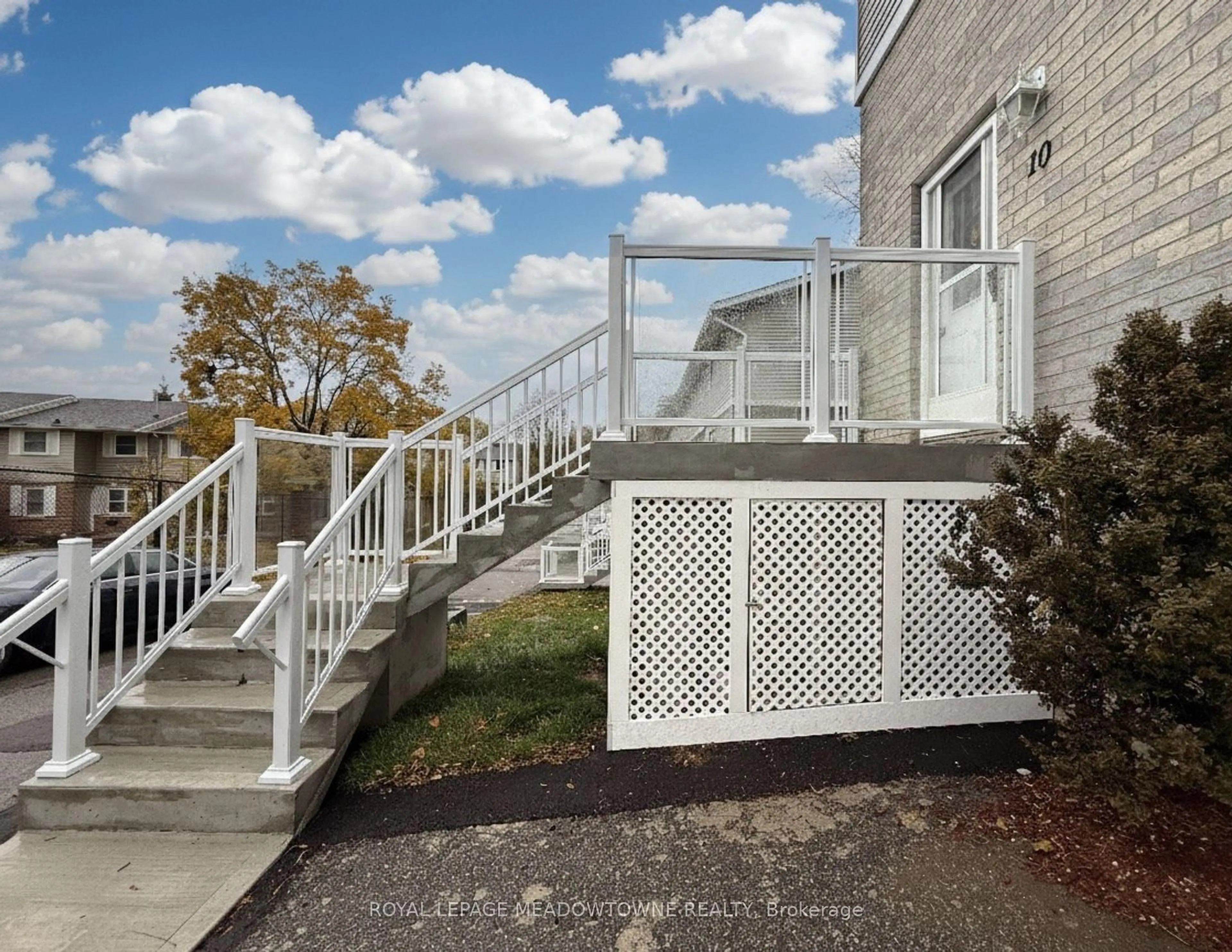 Patio, unknown for 648 Doon Village Rd #10, Kitchener Ontario N2P 1A2