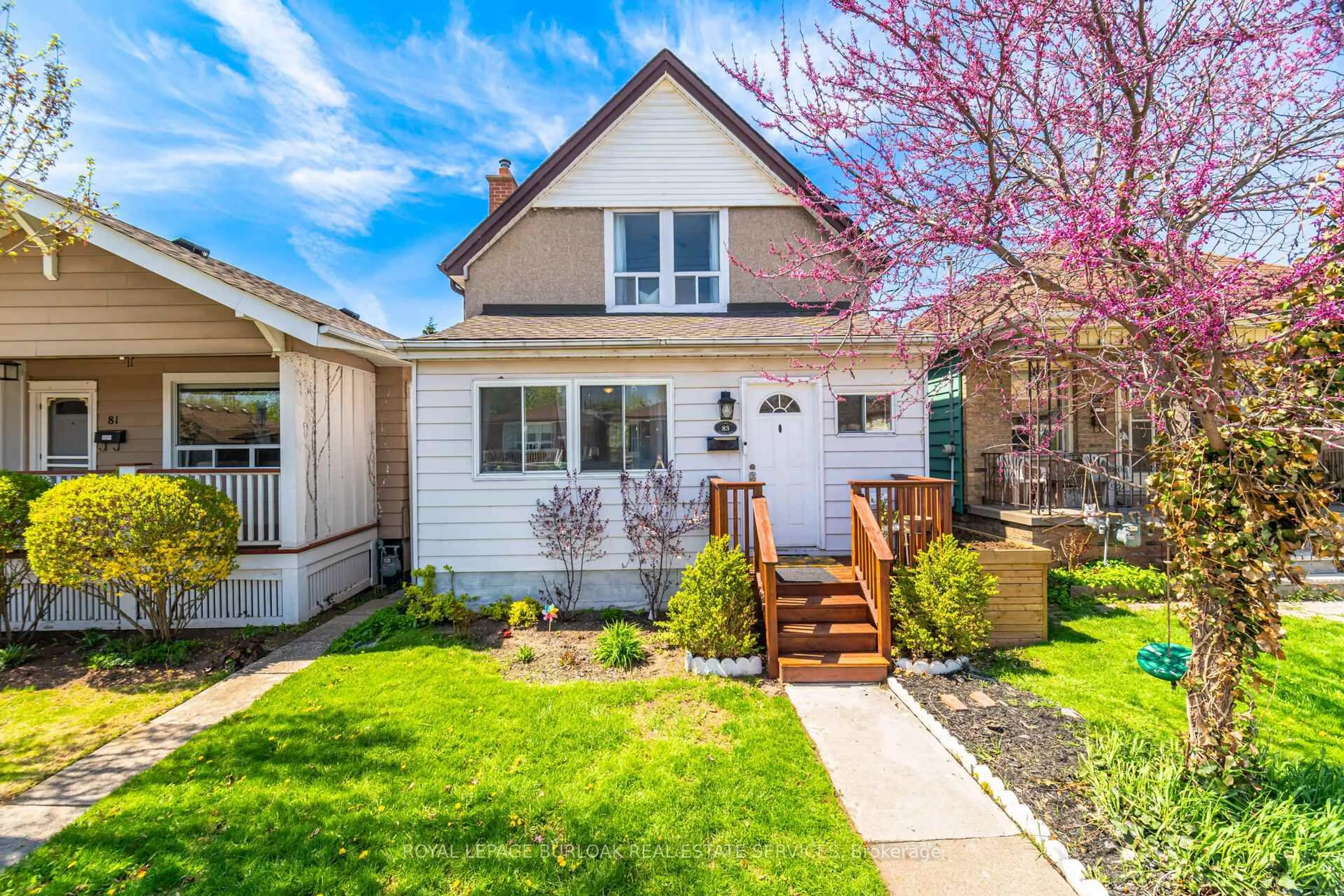 Home with vinyl exterior material, street for 83 Province St, Hamilton Ontario L8H 4H5