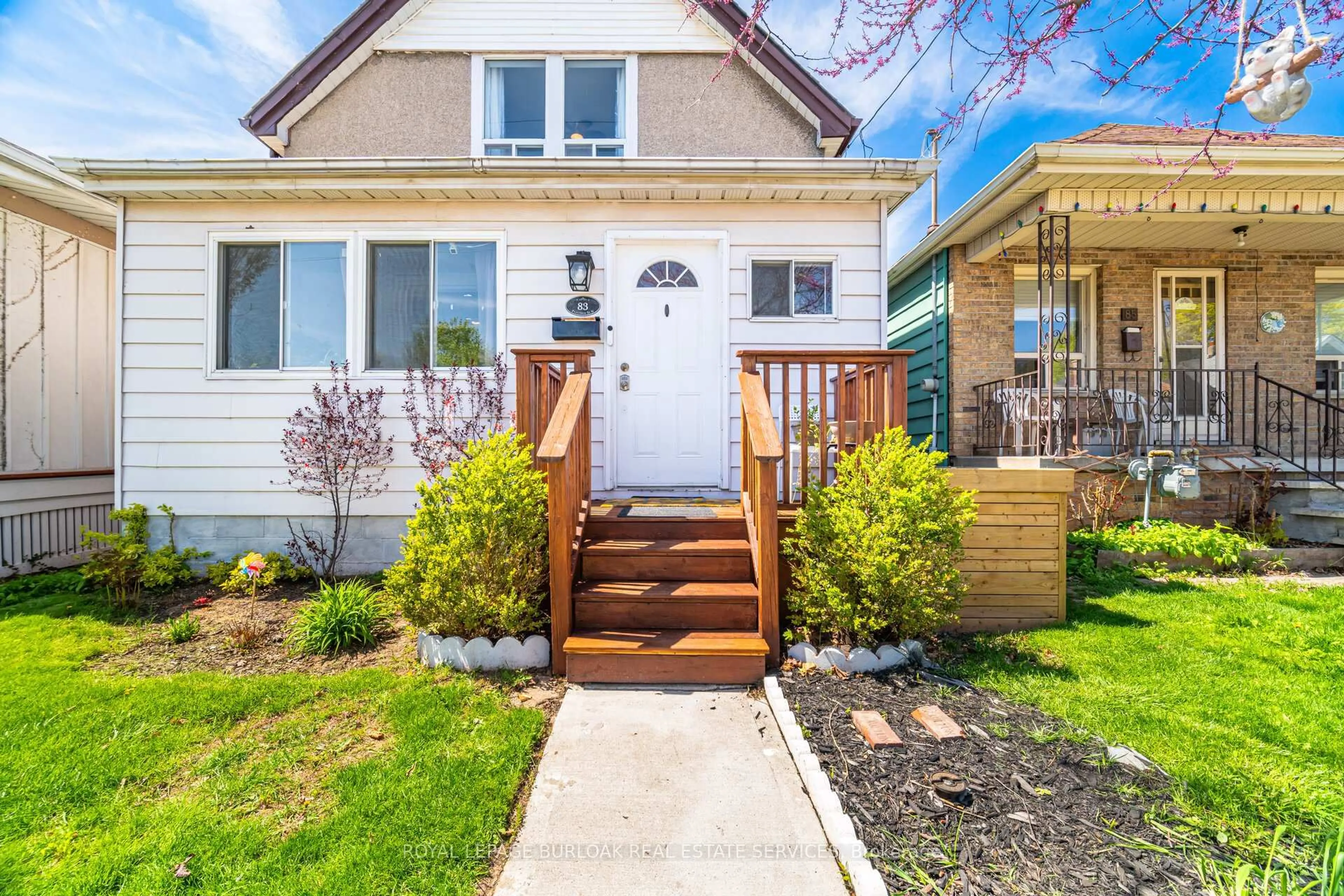 Home with vinyl exterior material, street for 83 Province St, Hamilton Ontario L8H 4H5