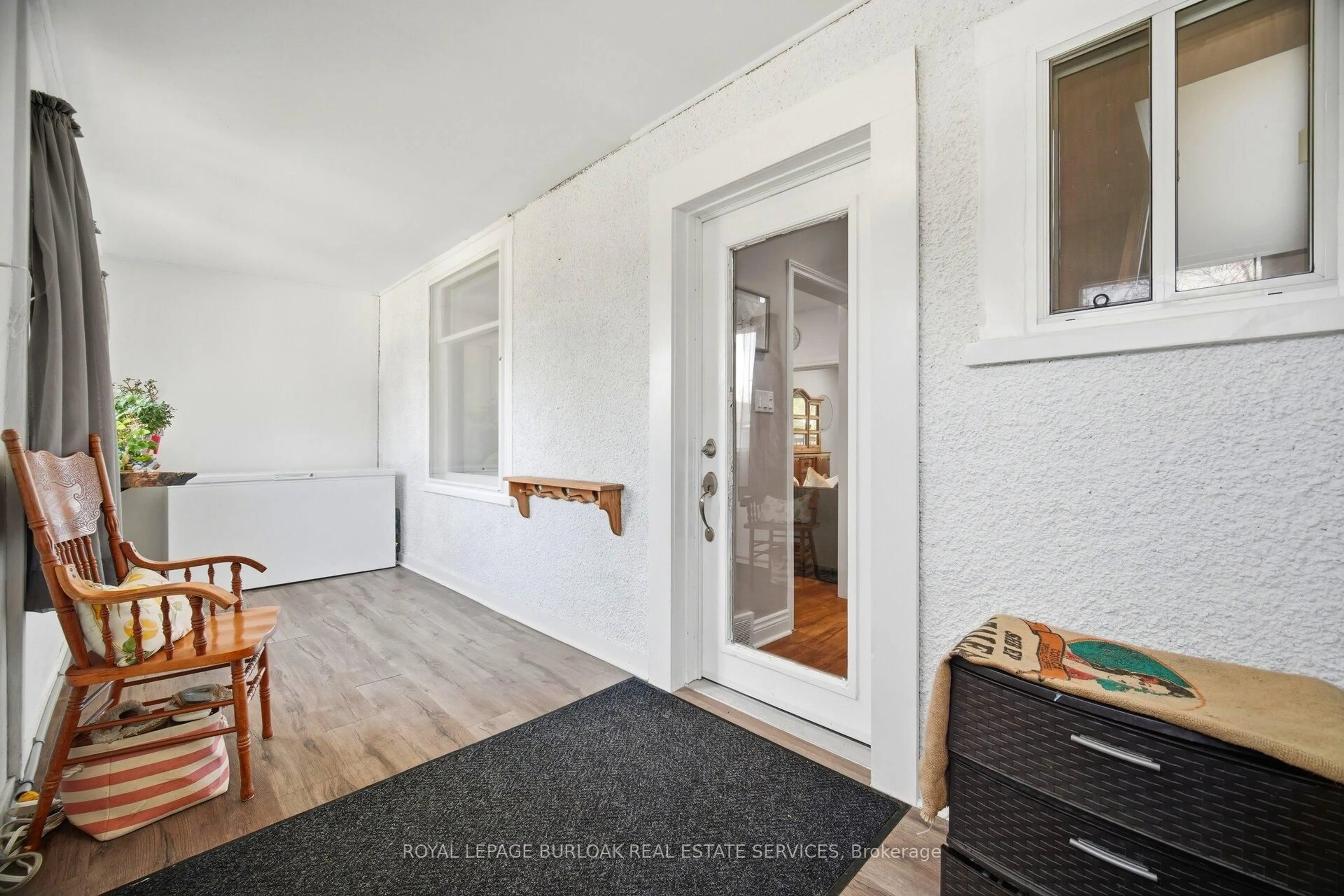 Indoor entryway for 83 Province St, Hamilton Ontario L8H 4H5