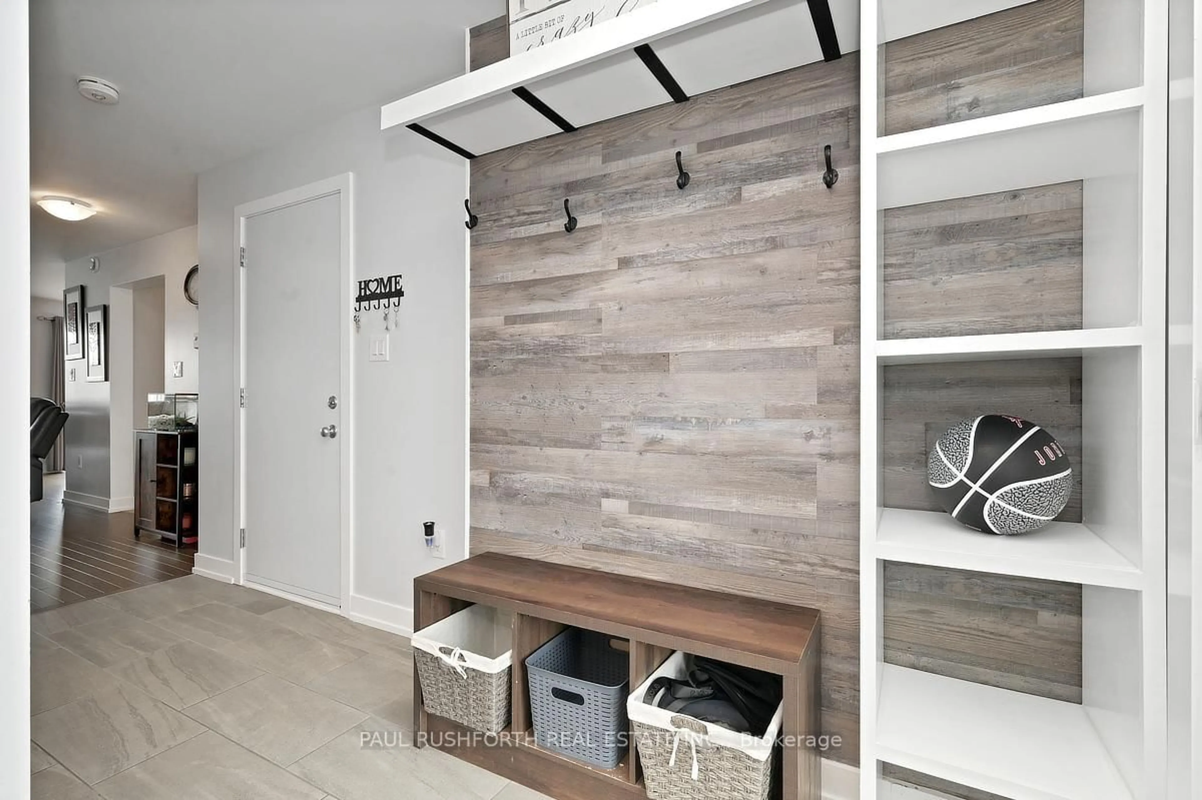Indoor entryway for 338 Trillium Circ, Alfred and Plantagenet Ontario K0A 3K0