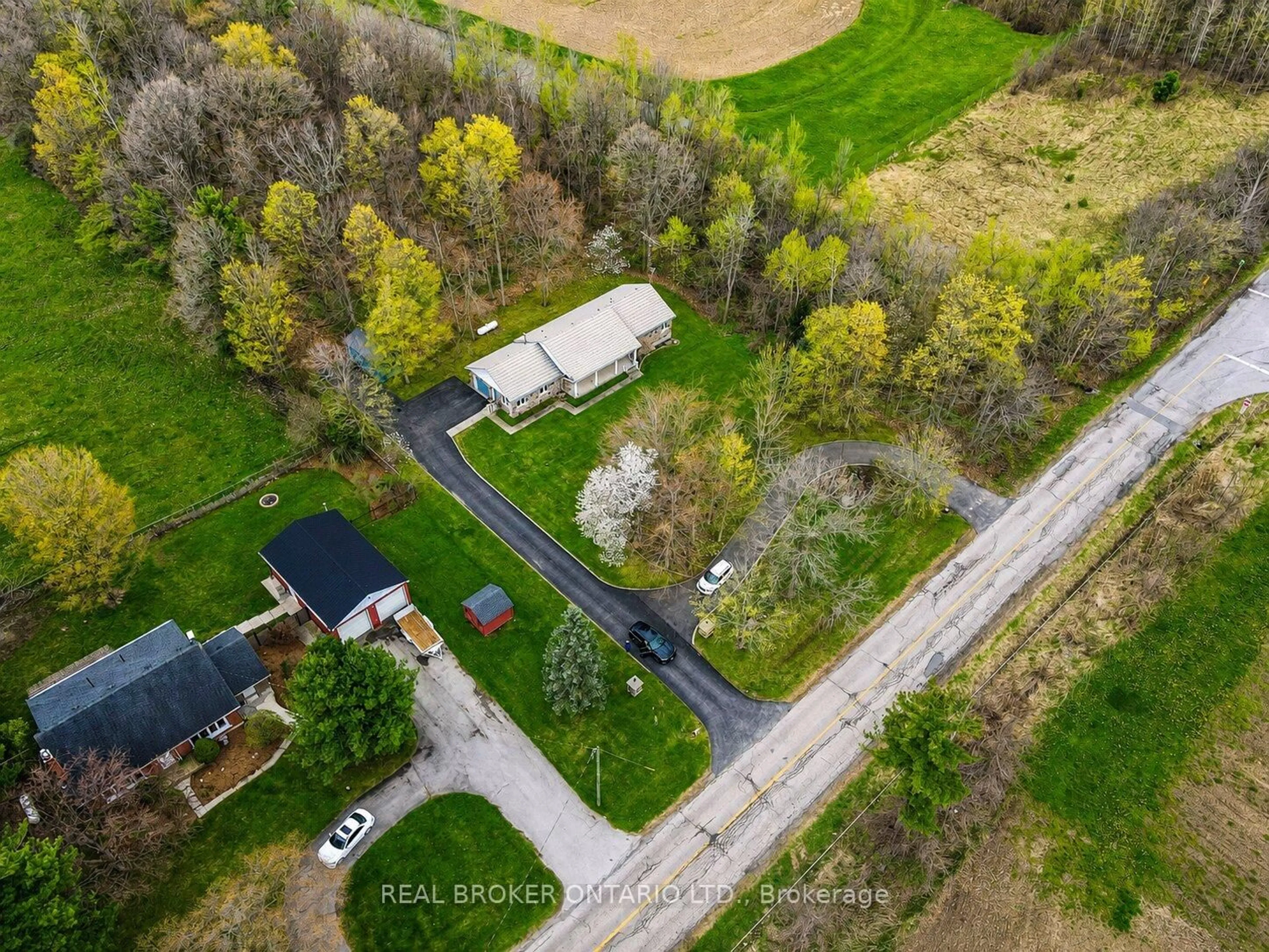 A pic from outside/outdoor area/front of a property/back of a property/a pic from drone, street for 2340 Concession 4 Rd, Hamilton Ontario L0R 2B0