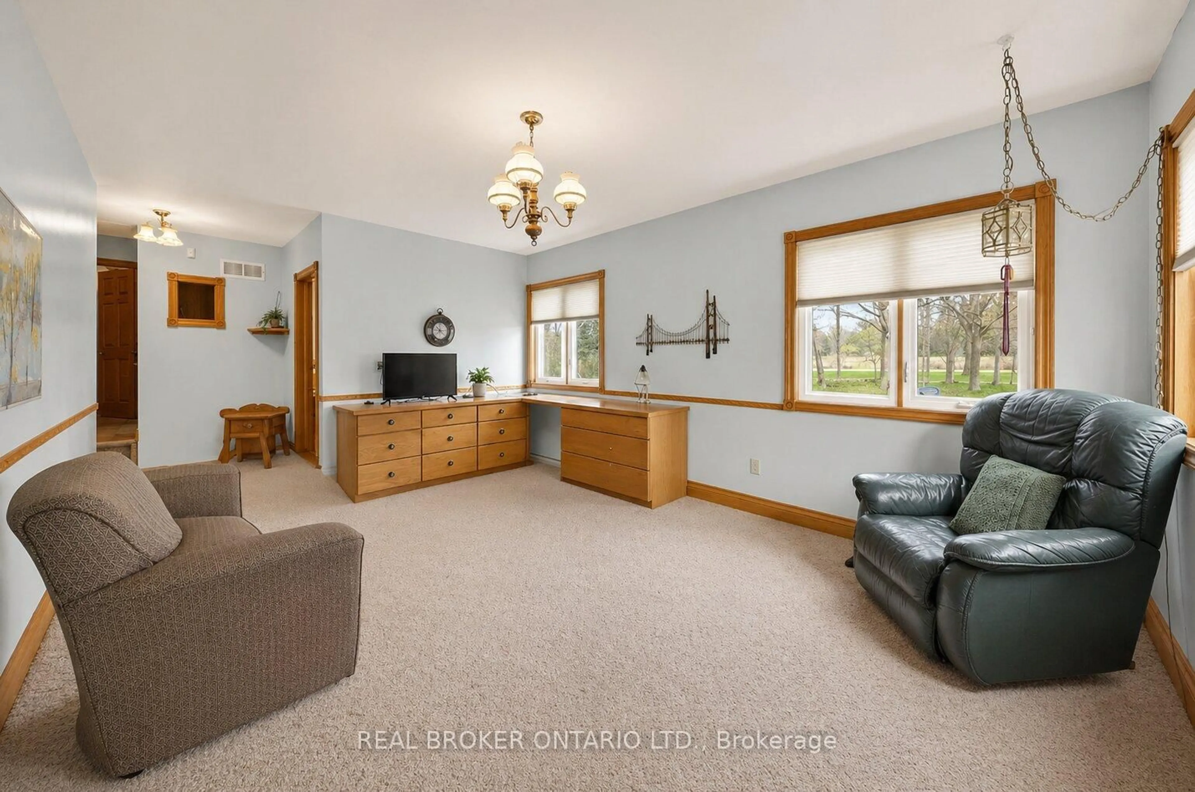 Living room with furniture, unknown for 2340 Concession 4 Rd, Hamilton Ontario L0R 2B0