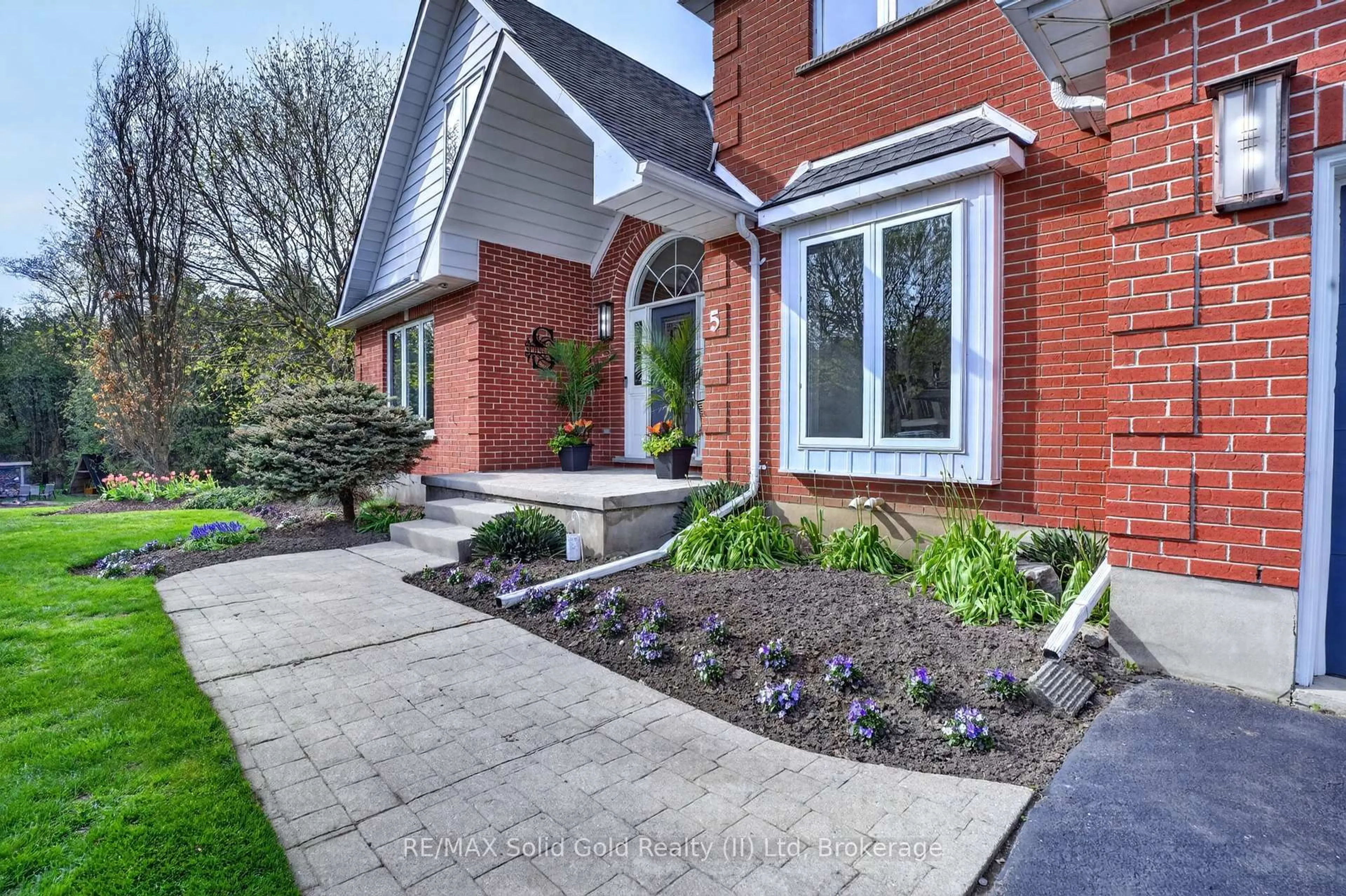 Home with brick exterior material, street for 5 Shadybrook Crt, Wilmot Ontario N0B 2H0
