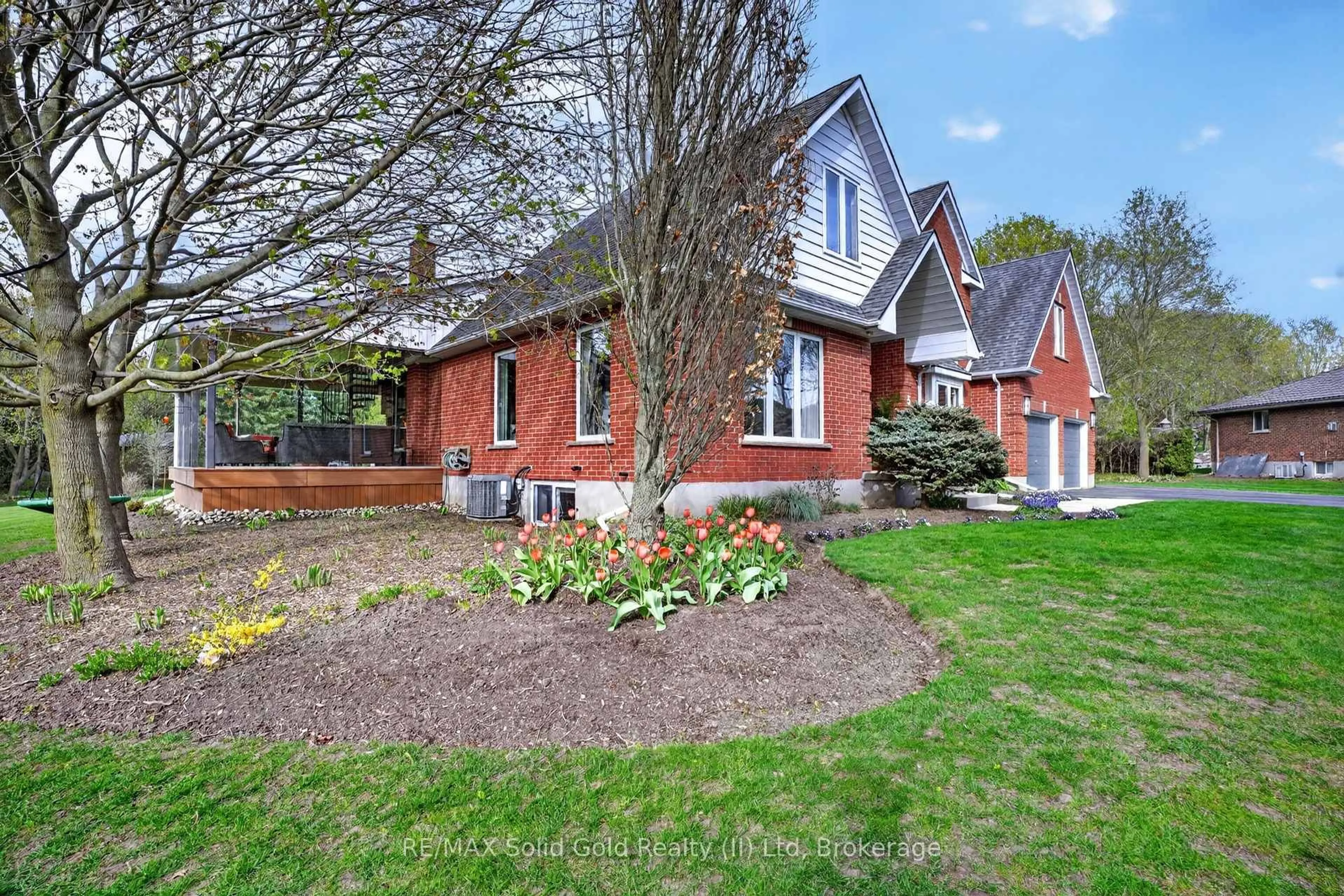 Home with brick exterior material, street for 5 Shadybrook Crt, Wilmot Ontario N0B 2H0