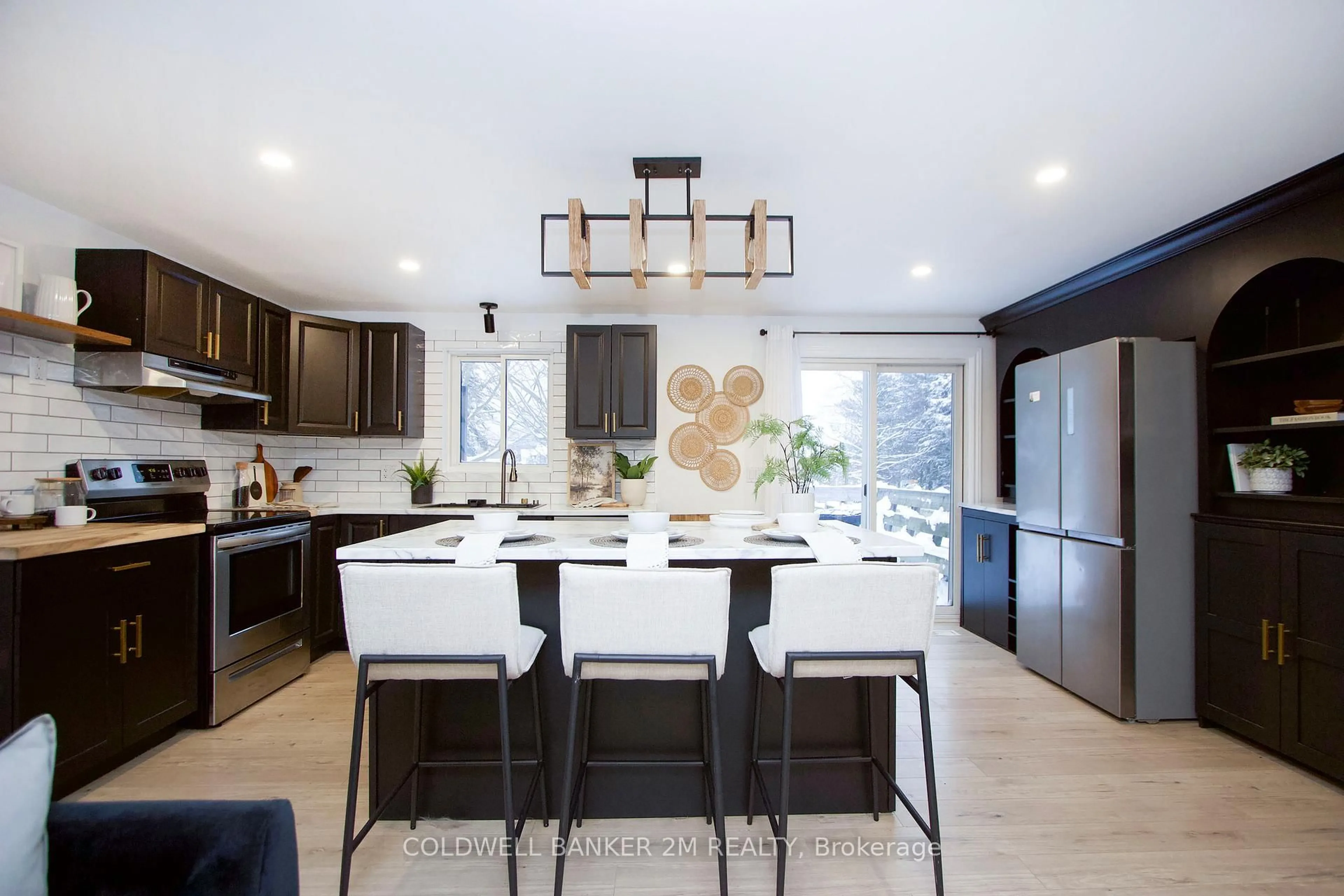 Open concept kitchen, unknown for 812 Burnham St, Cobourg Ontario K9A 2X7