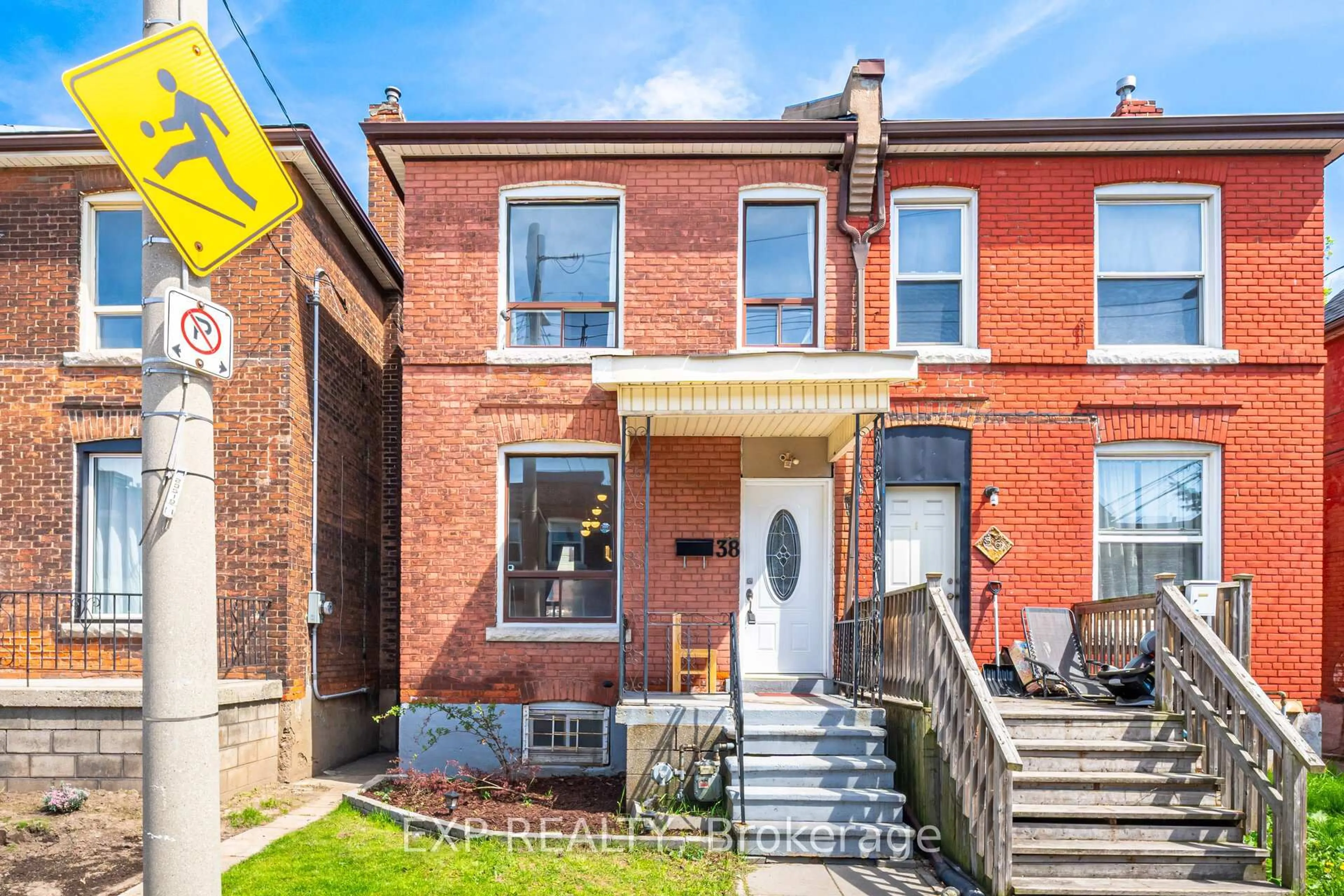 Home with brick exterior material, street for 38 Madison Ave, Hamilton Ontario L8L 5Y4