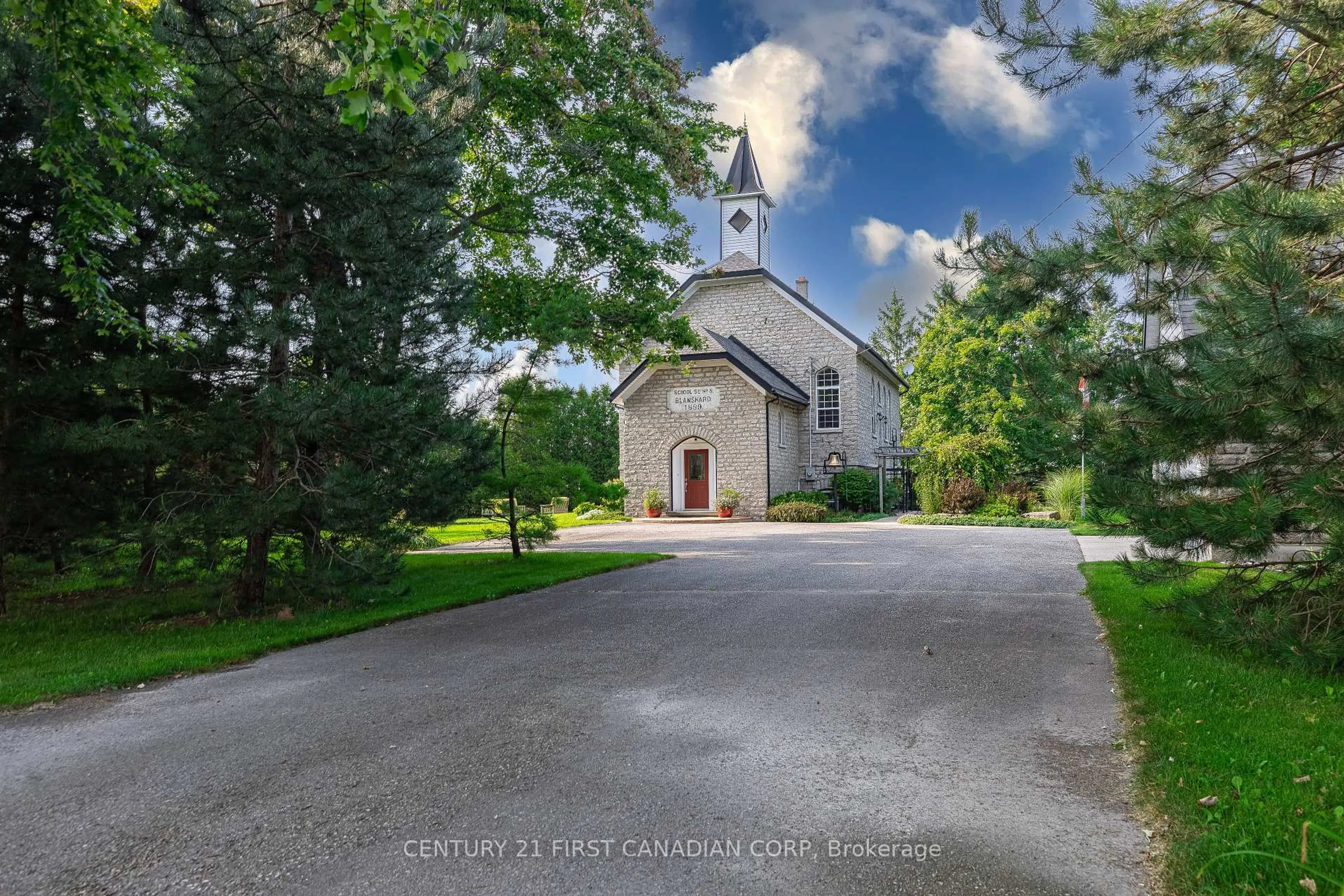 A pic from outside/outdoor area/front of a property/back of a property/a pic from drone, street for 1772 Perth Road 139 Rd, St. Marys Ontario N4X 1C8