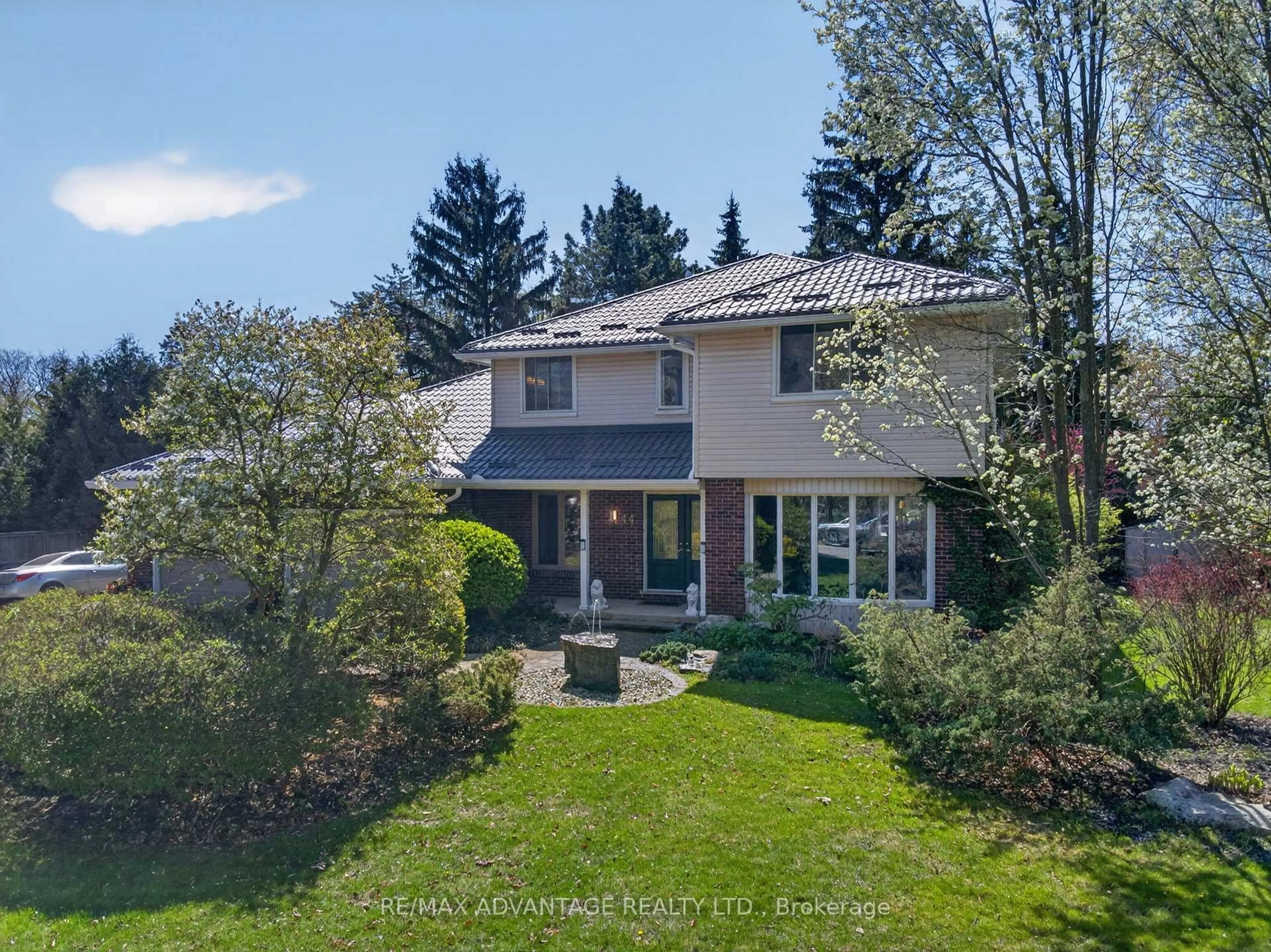 A pic from outside/outdoor area/front of a property/back of a property/a pic from drone, street for 44 Northcrest Dr, London North Ontario N5X 2V8
