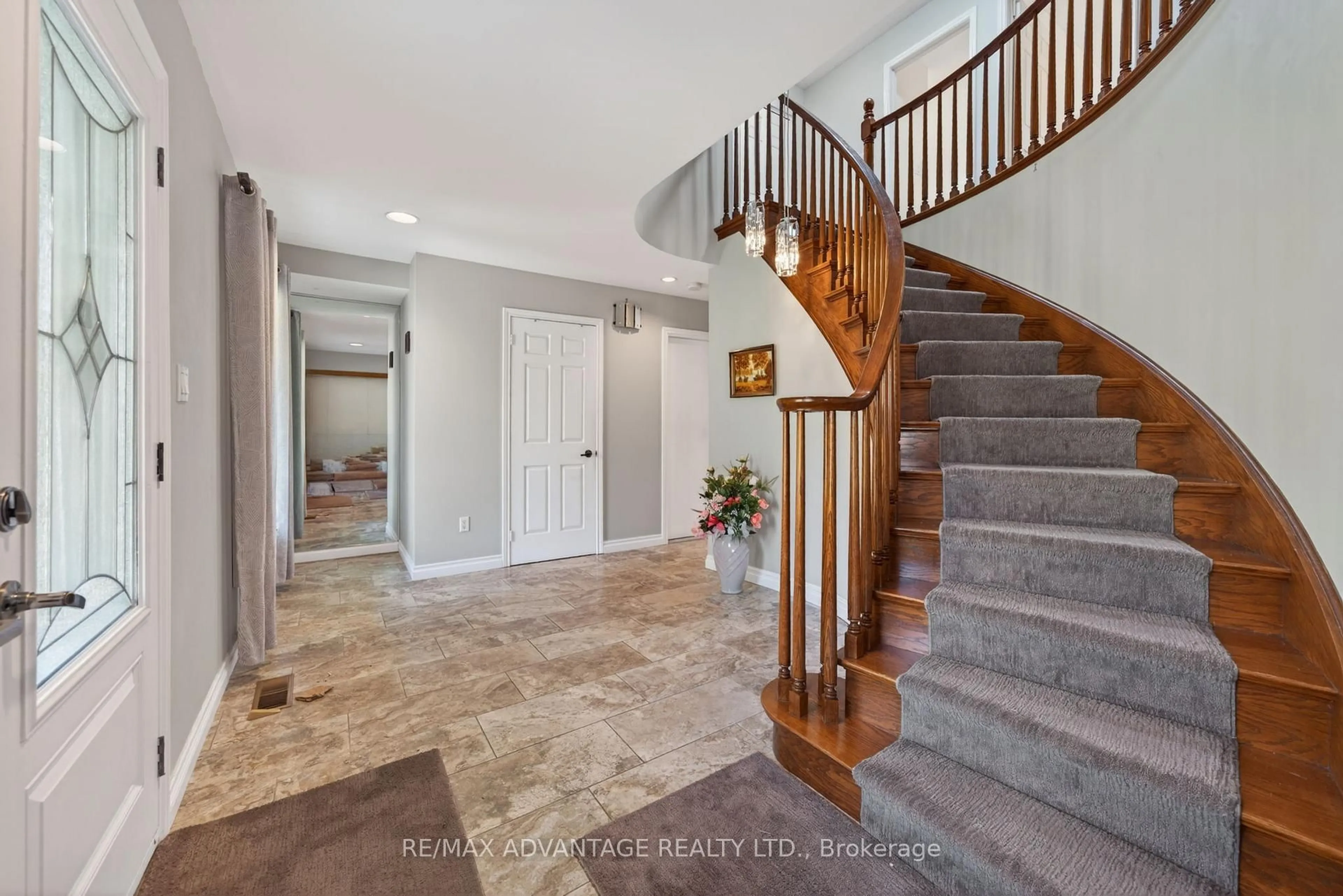Indoor entryway for 44 Northcrest Dr, London North Ontario N5X 2V8