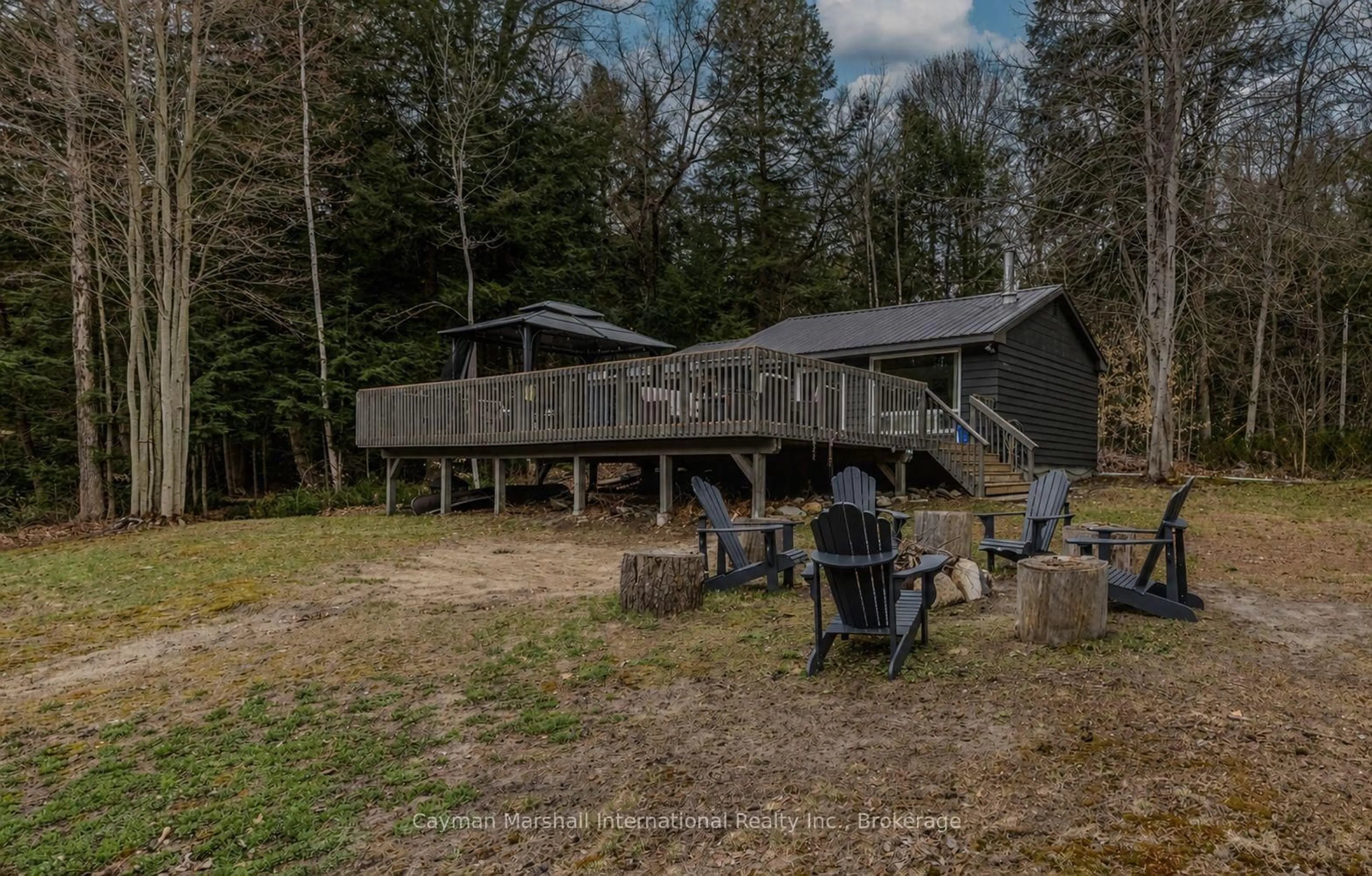 A pic from outside/outdoor area/front of a property/back of a property/a pic from drone, unknown for 35 B723 Island, The Archipelago Ontario P2A 2X1
