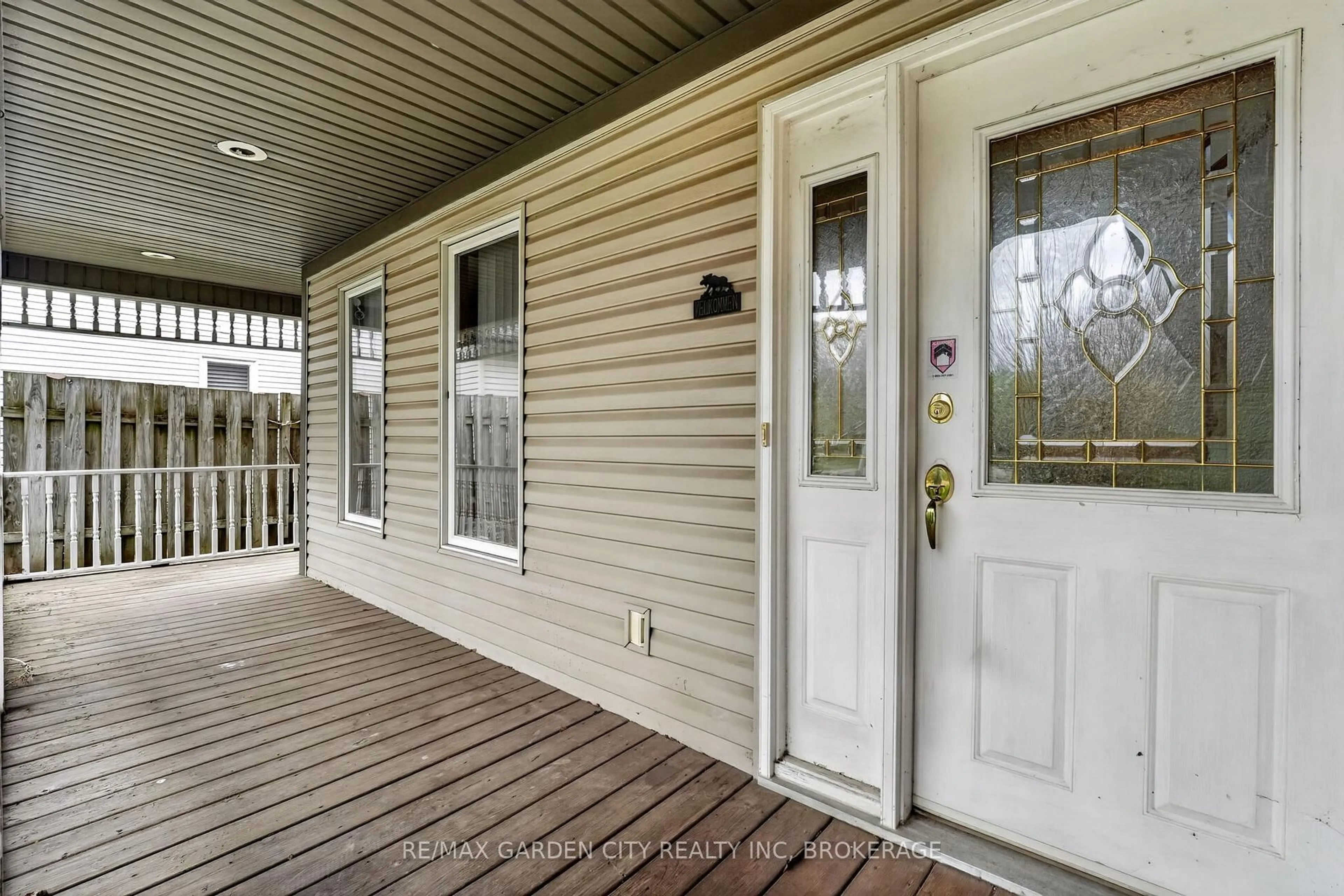 Indoor entryway for 8 Christina Crt, Welland Ontario L3C 7A7