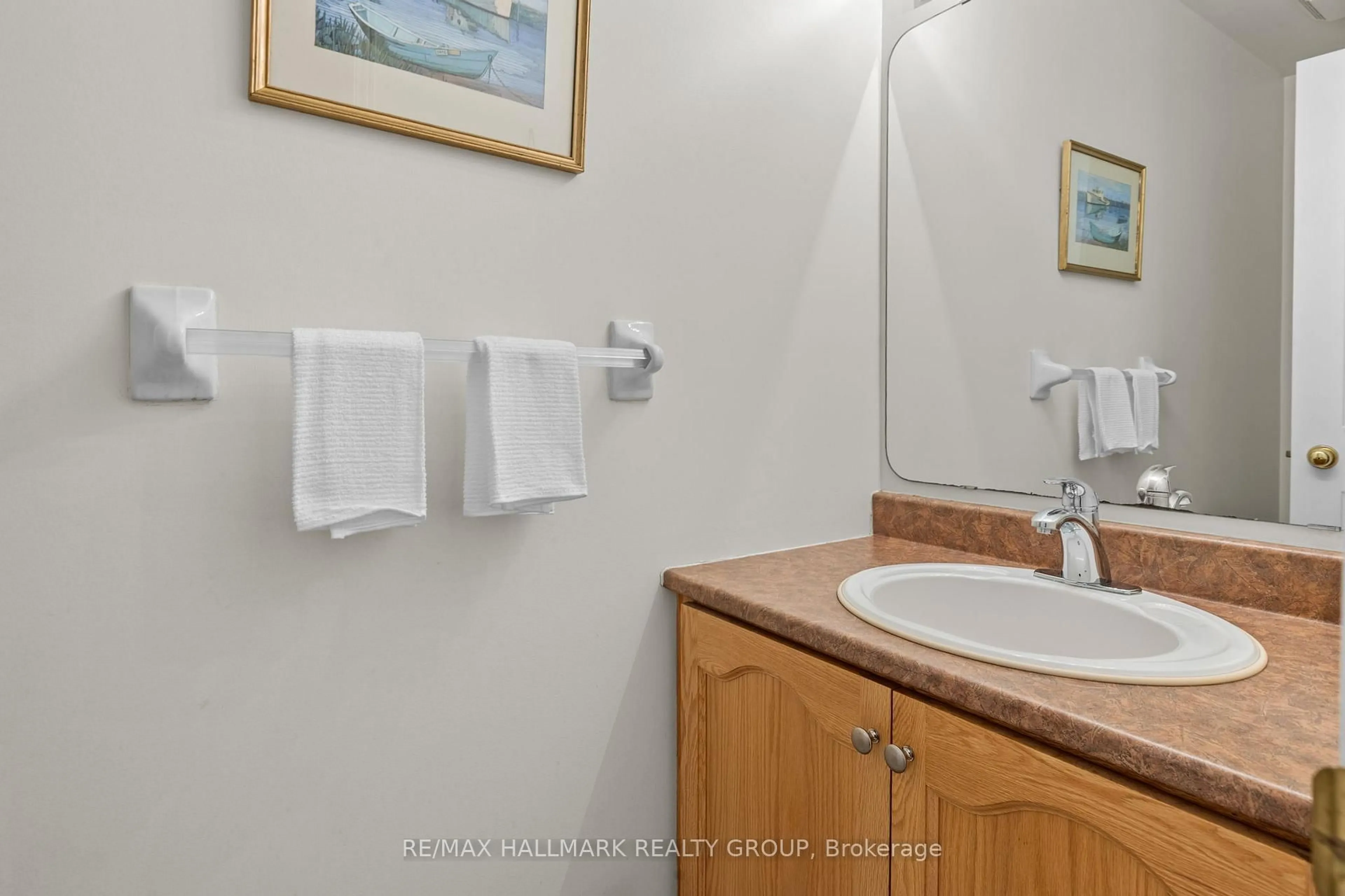 Standard bathroom, unknown for 16 Maxton Private, Ottawa Ontario K1J 1J2