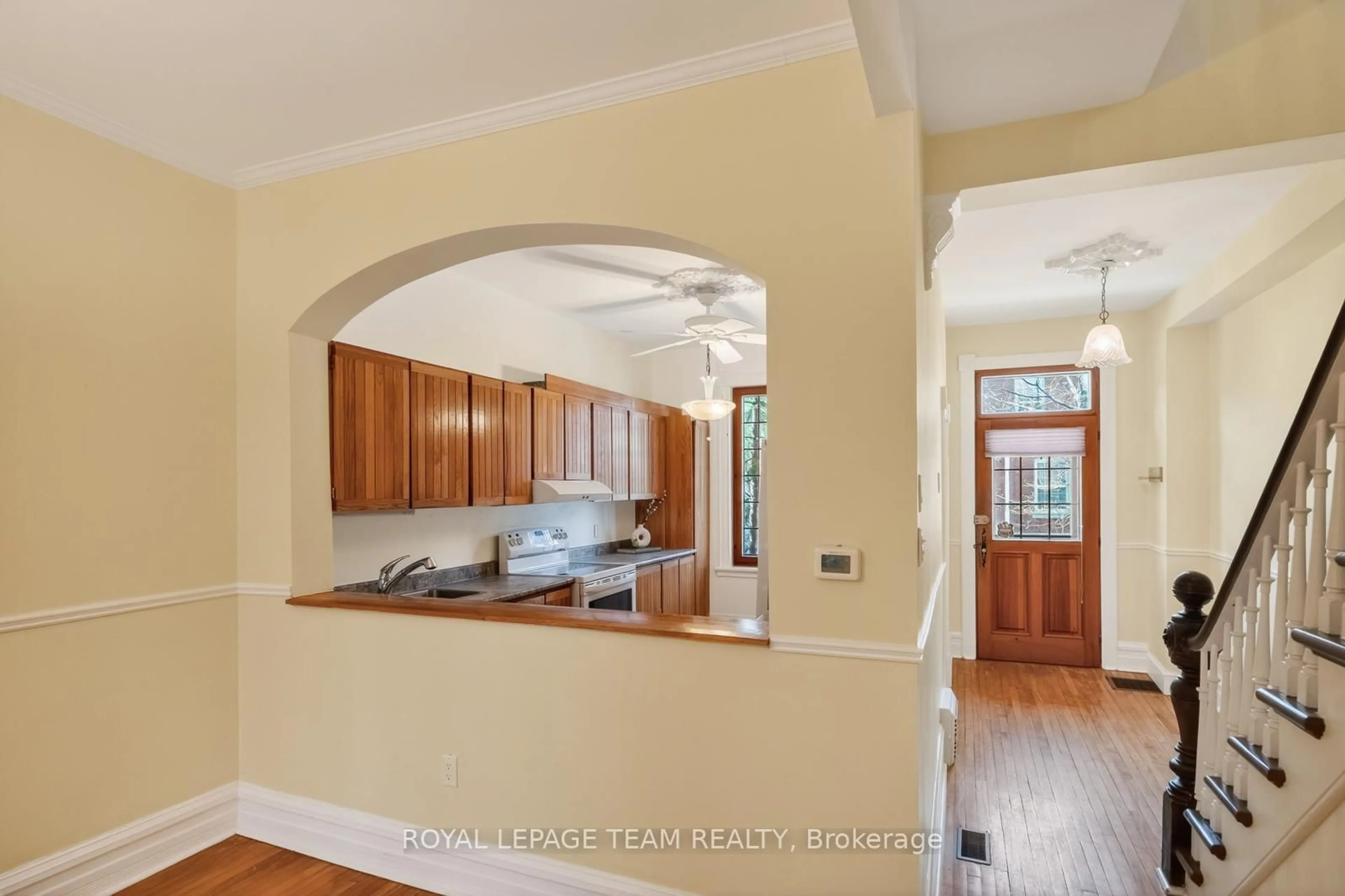Open concept kitchen, ceramic/tile floor for 58 St Andrew St, Ottawa Ontario K1N 5E9