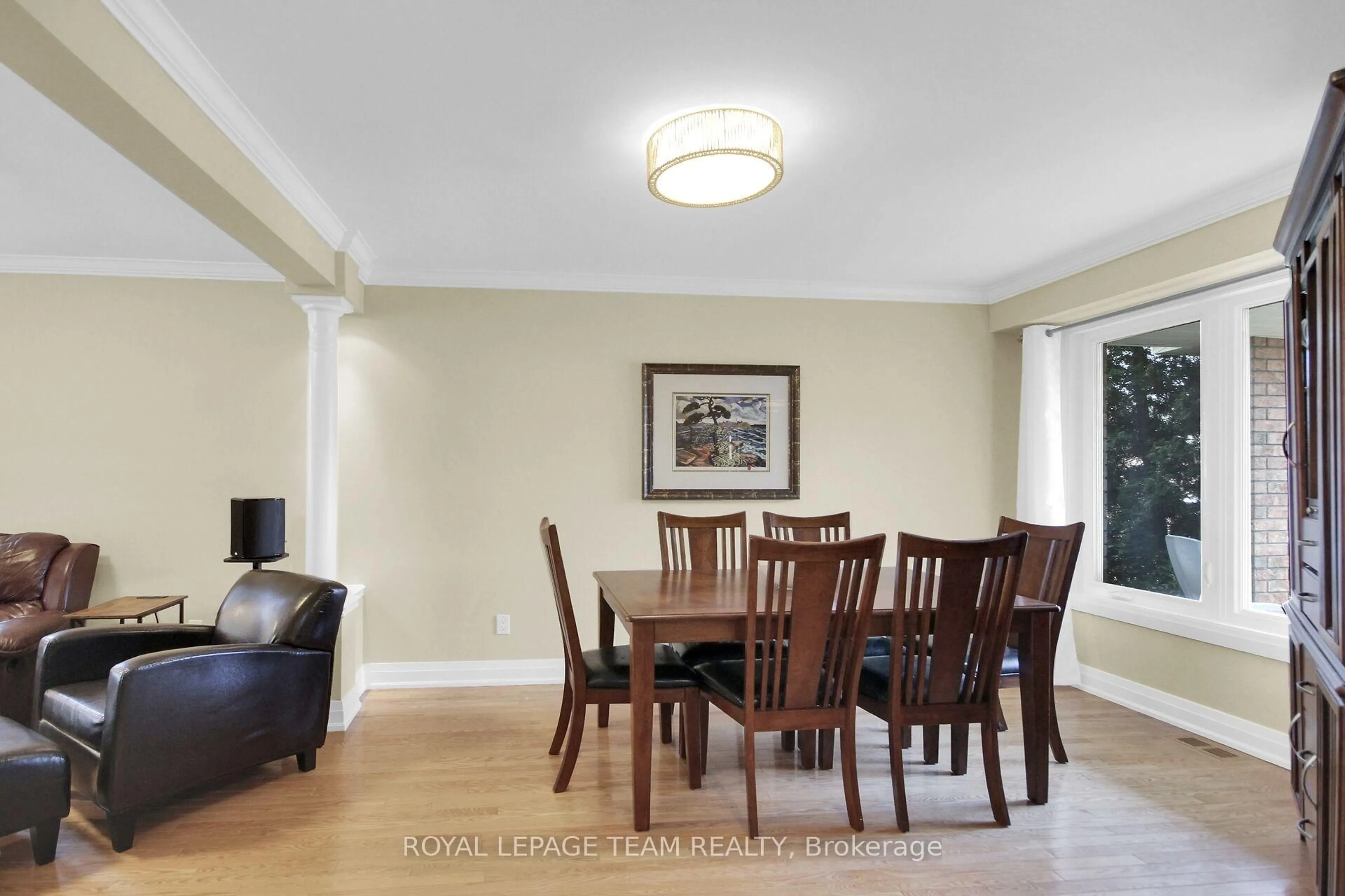 Dining room, wood/laminate floor for 18 Longshire Circ, Ottawa Ontario K2J 4K7