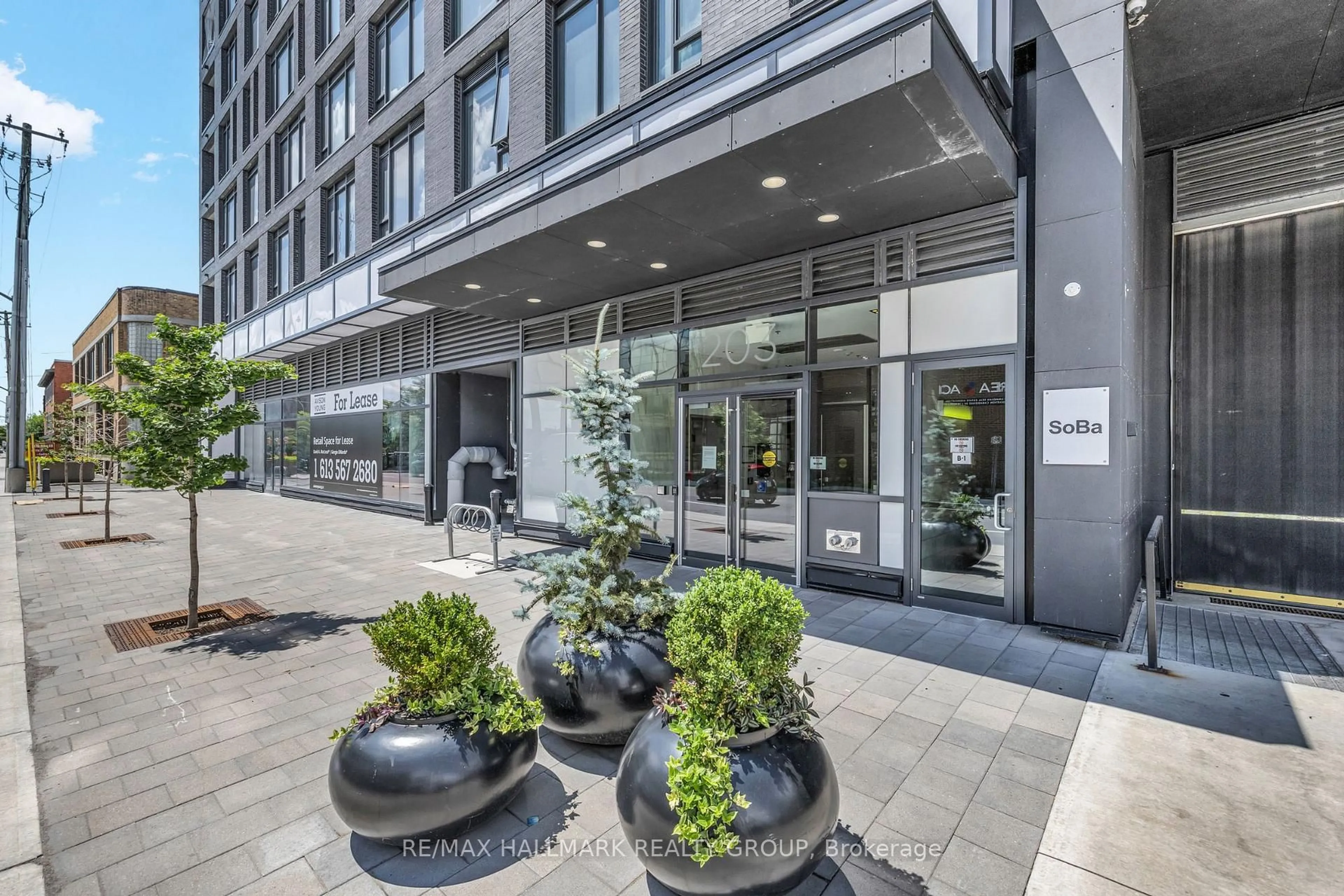 Indoor foyer for 203 Catherine St #601, Ottawa Ontario K2P 1J5