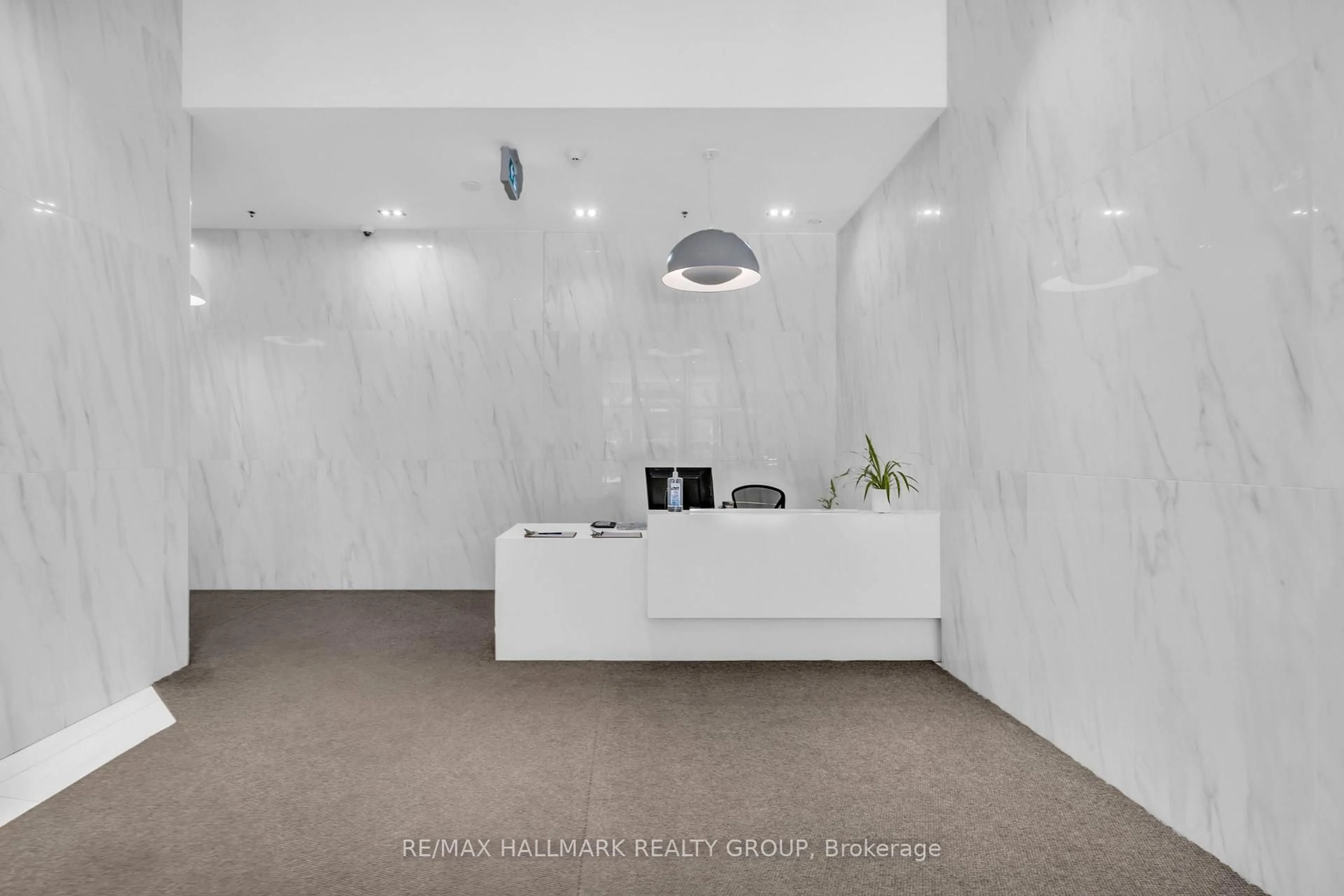 Indoor foyer for 203 Catherine St #601, Ottawa Ontario K2P 1J5