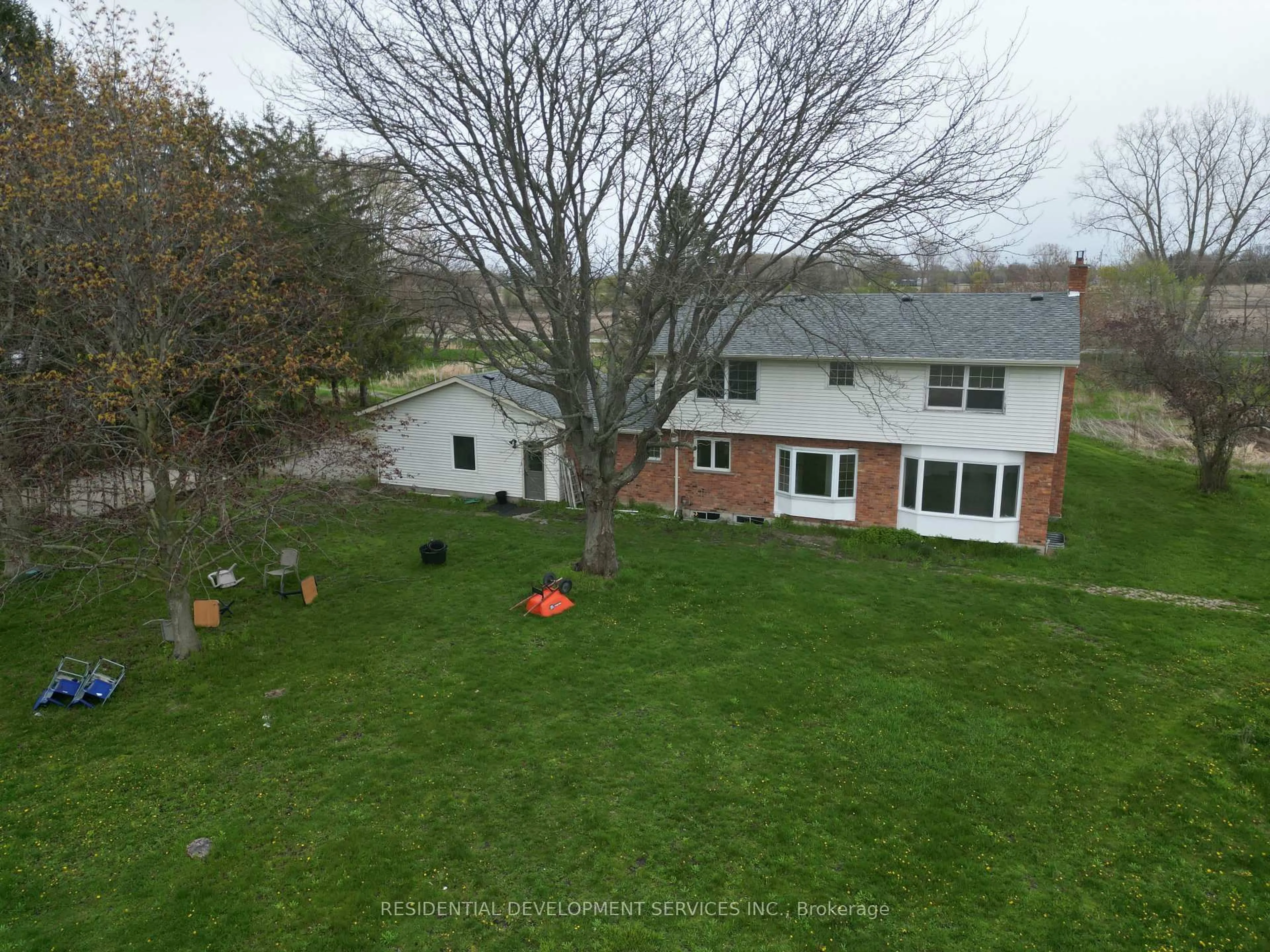 A pic from outside/outdoor area/front of a property/back of a property/a pic from drone, unknown for 115 Marshagan Rd, Haldimand Ontario N1A 2W7