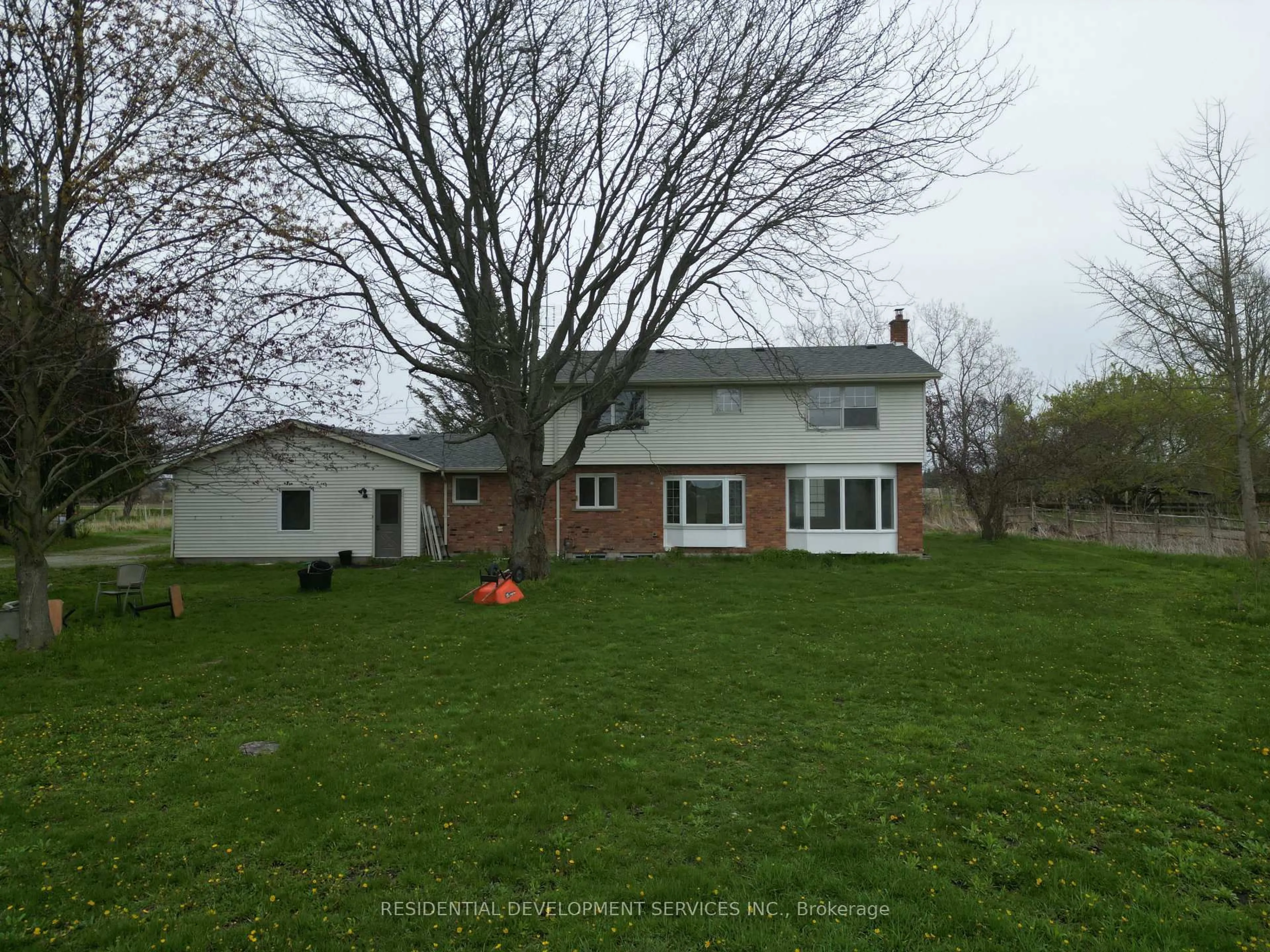 A pic from outside/outdoor area/front of a property/back of a property/a pic from drone, unknown for 115 Marshagan Rd, Haldimand Ontario N1A 2W7