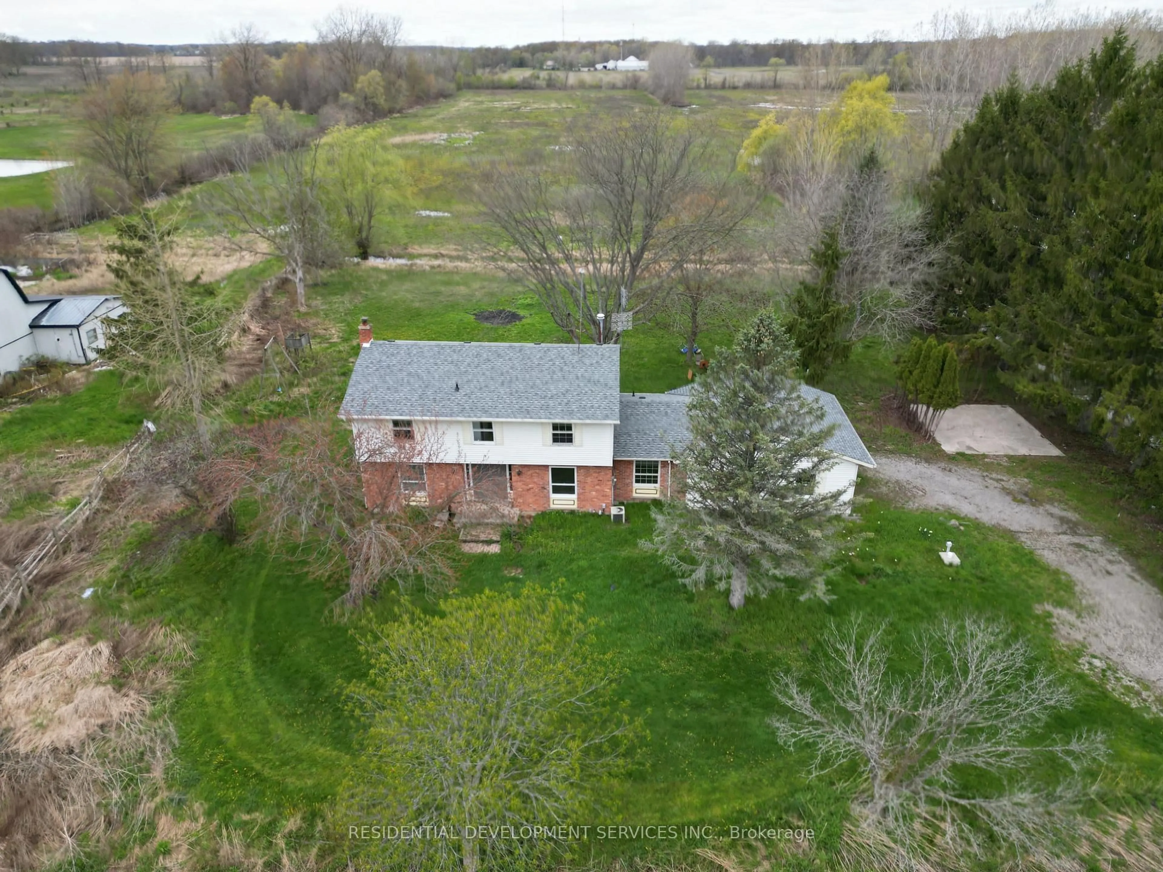 A pic from outside/outdoor area/front of a property/back of a property/a pic from drone, unknown for 115 Marshagan Rd, Haldimand Ontario N1A 2W7