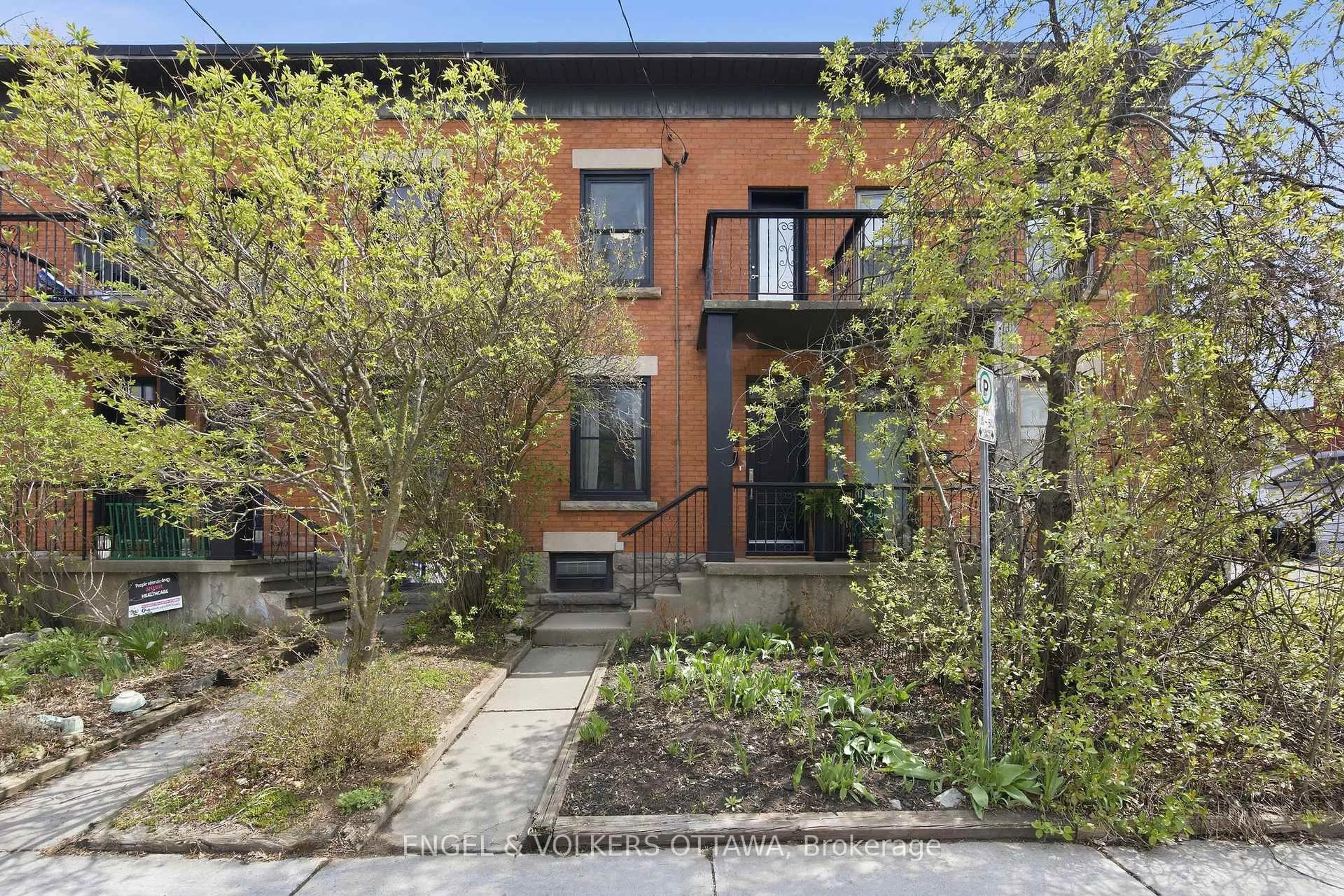 Home with brick exterior material, street for 107 Rochester St, Ottawa Ontario K1R 7L9