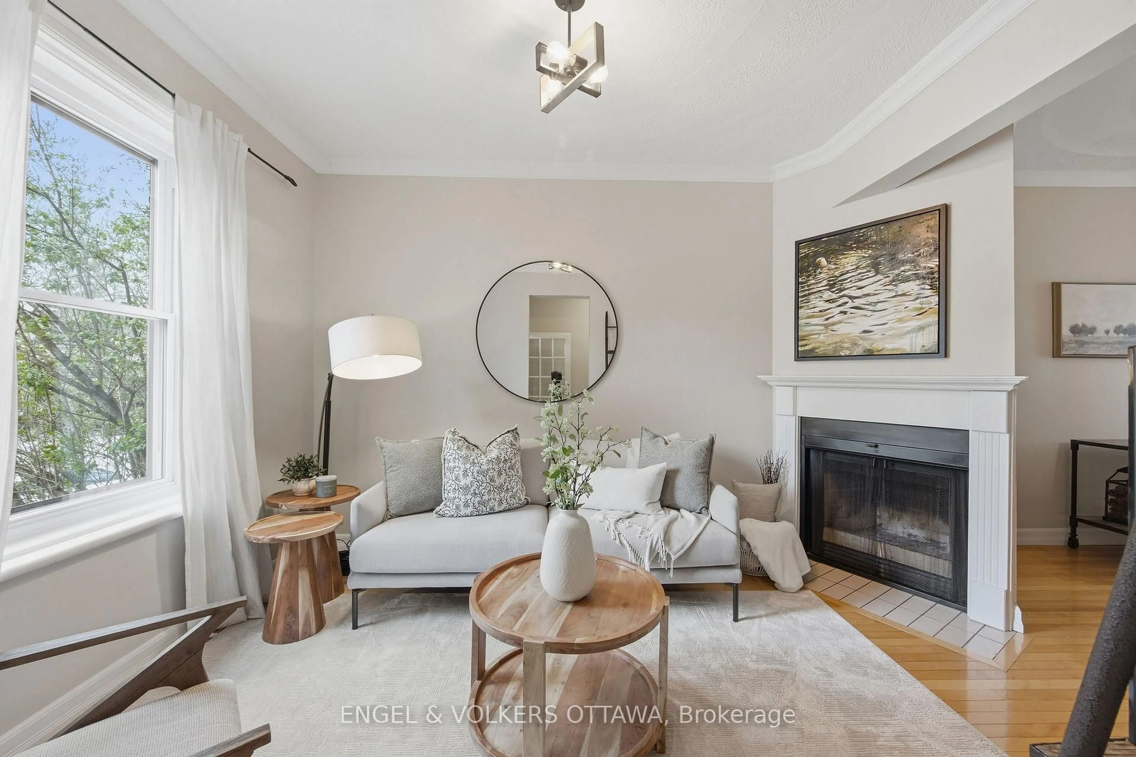 Living room with furniture, unknown for 107 Rochester St, Ottawa Ontario K1R 7L9
