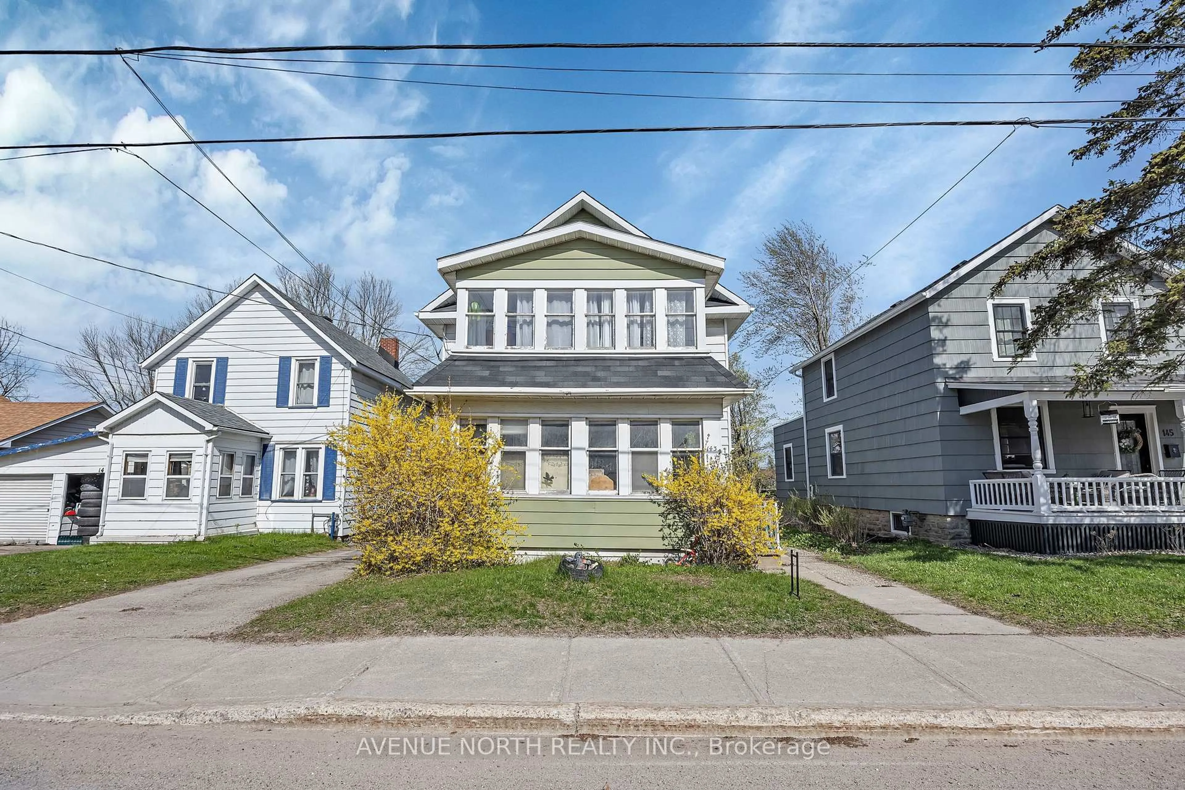 A pic from outside/outdoor area/front of a property/back of a property/a pic from drone, street for 143 Brockville St, Smiths Falls Ontario K7A 3Y7