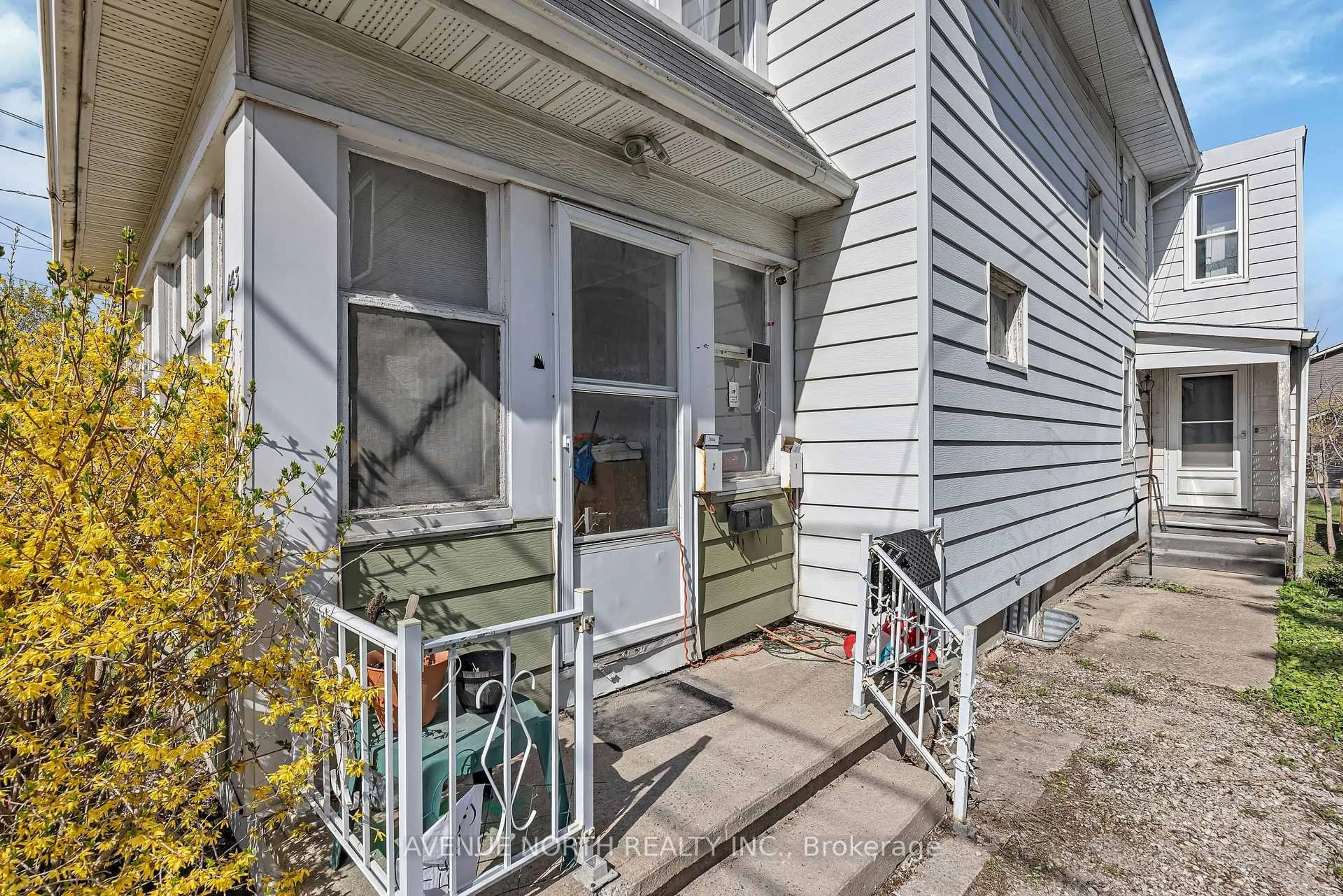 Unknown for 143 Brockville St, Smiths Falls Ontario K7A 3Y7