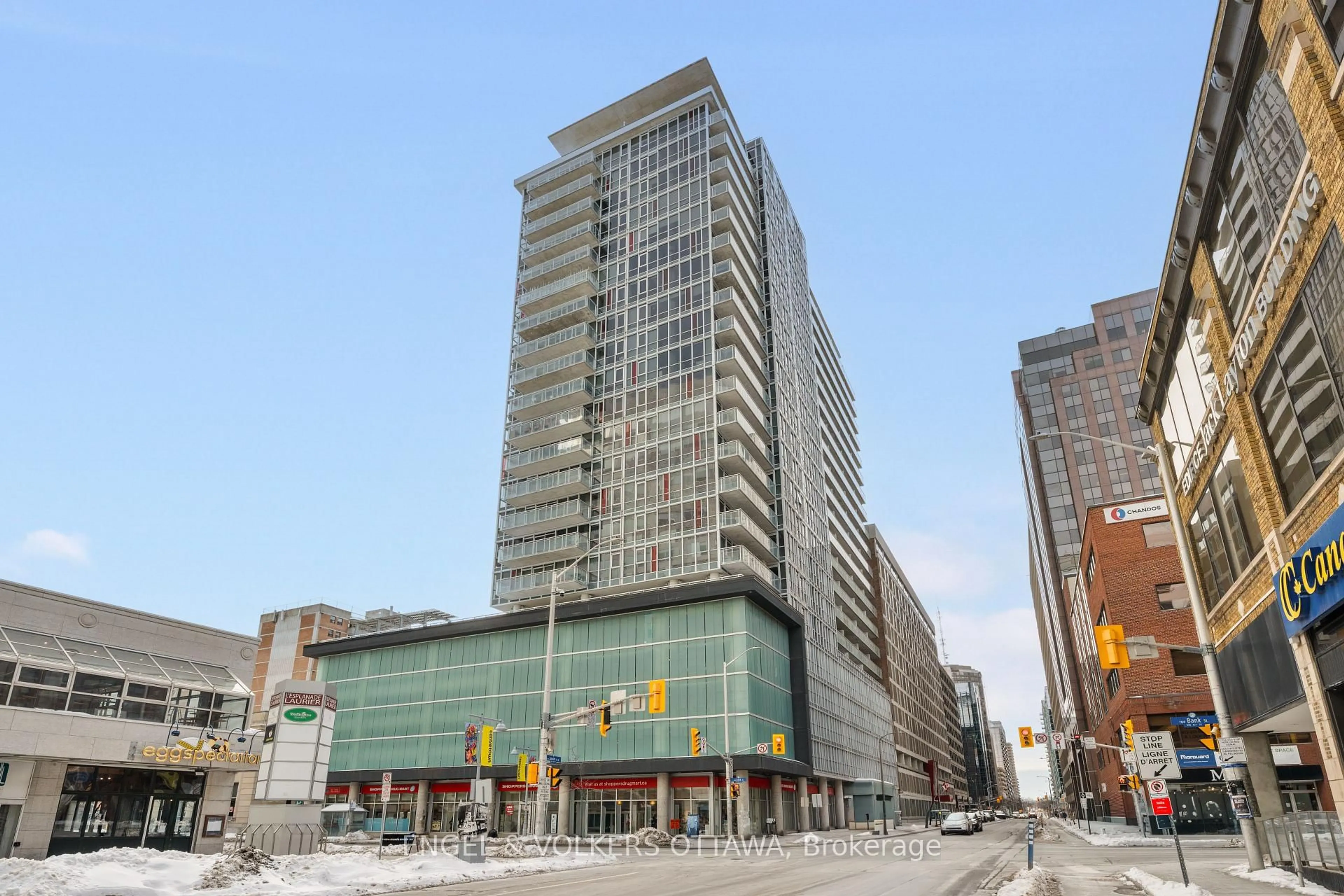 Patio, building for 324 Laurier Ave #1610, Ottawa Ontario K1P 0A4