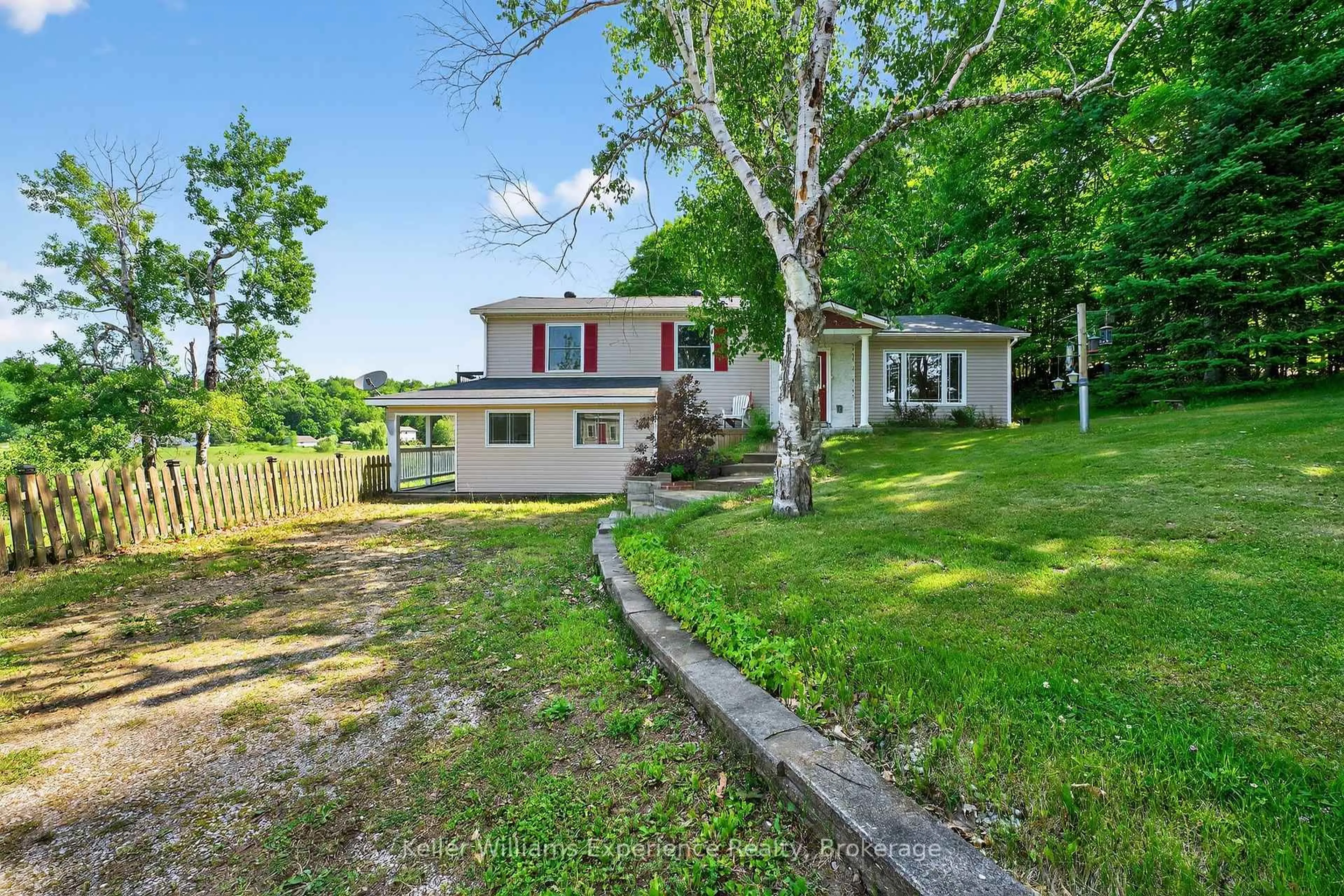 A pic from outside/outdoor area/front of a property/back of a property/a pic from drone, unknown for 1236 Golden Beach Rd, Bracebridge Ontario P1L 1W8
