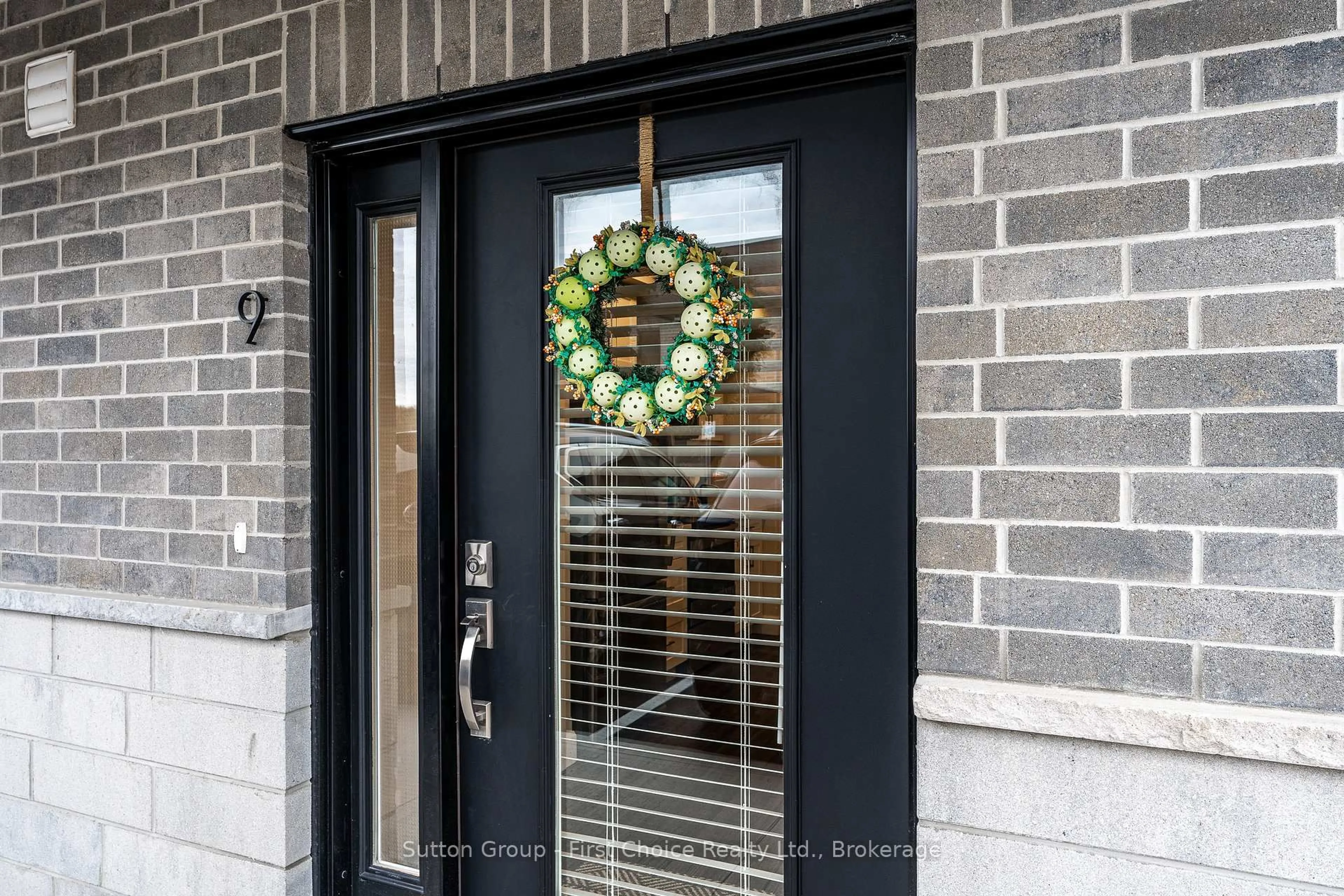Indoor entryway for 3202 Vivian Line 37 #9, Stratford Ontario N5A 0K6