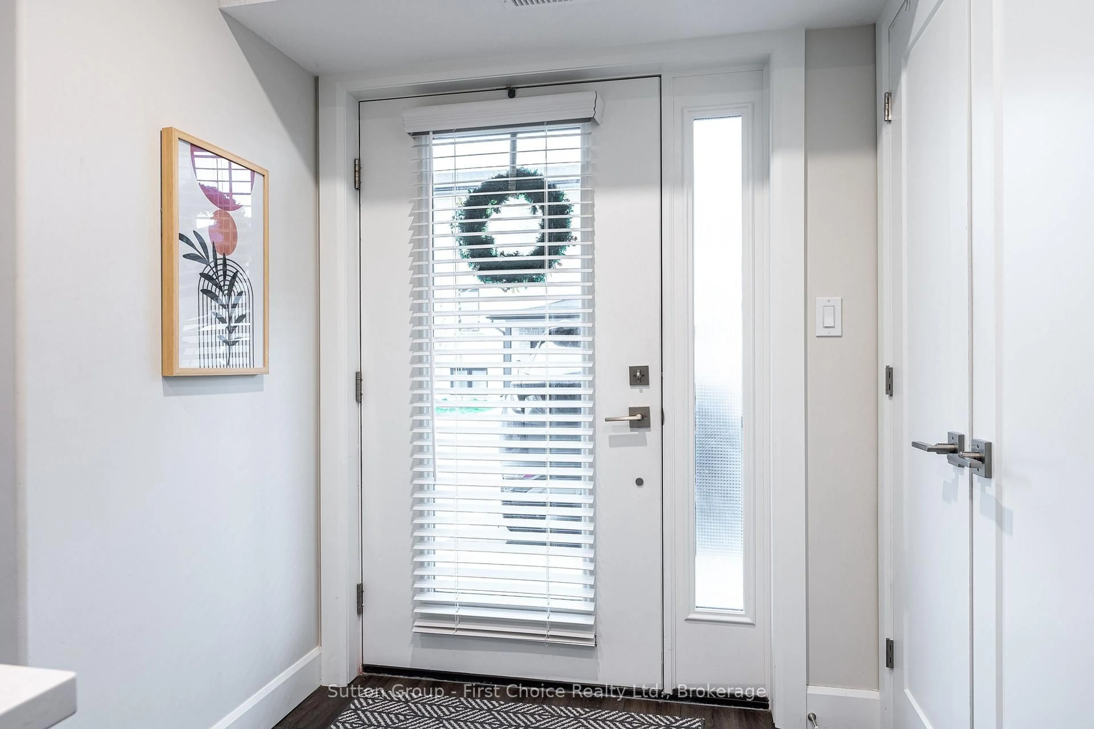 Indoor entryway for 3202 Vivian Line 37 #9, Stratford Ontario N5A 0K6
