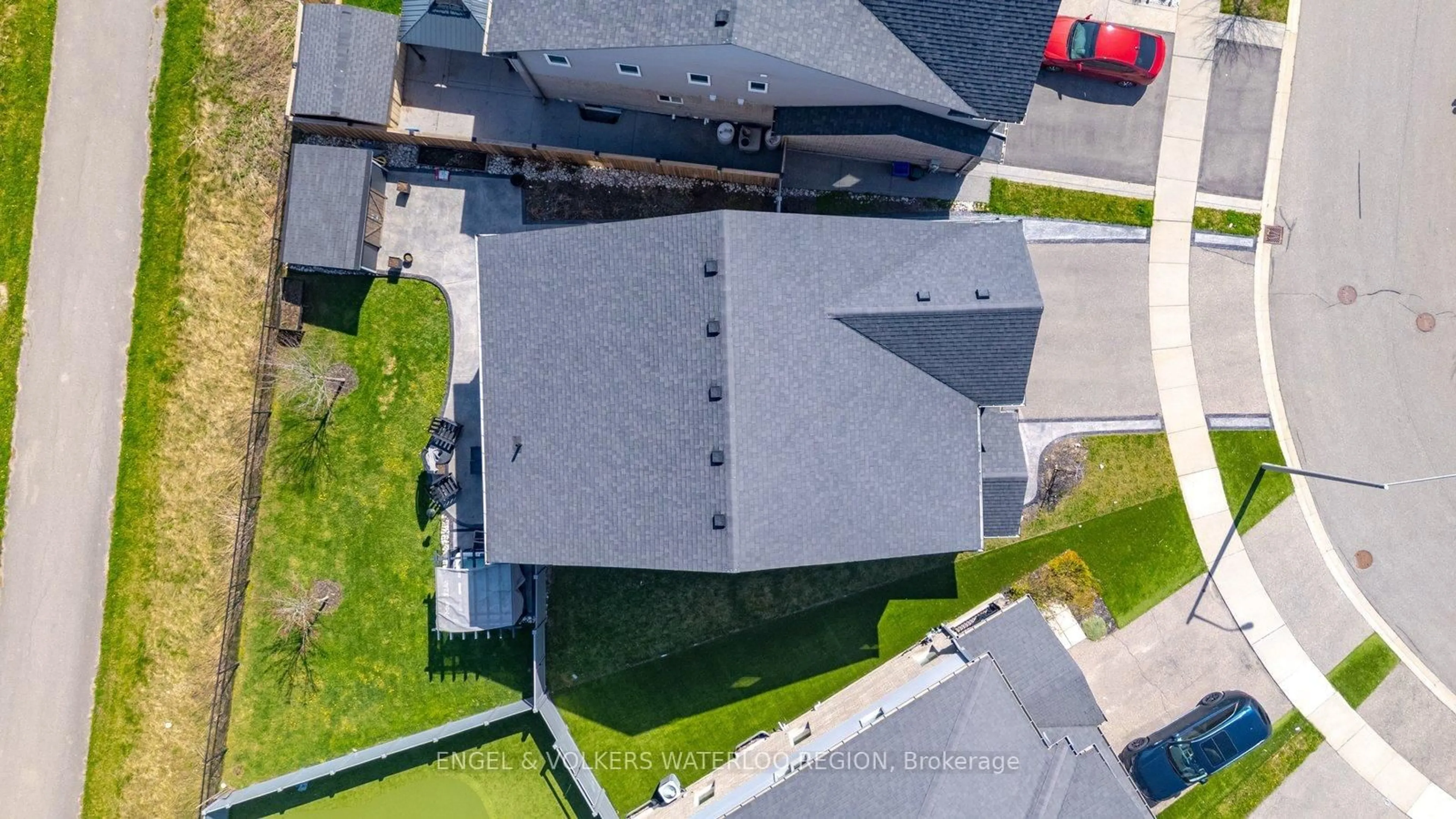 A pic from outside/outdoor area/front of a property/back of a property/a pic from drone, street for 260 Dewdrop Cres, Waterloo Ontario N2V 0A9