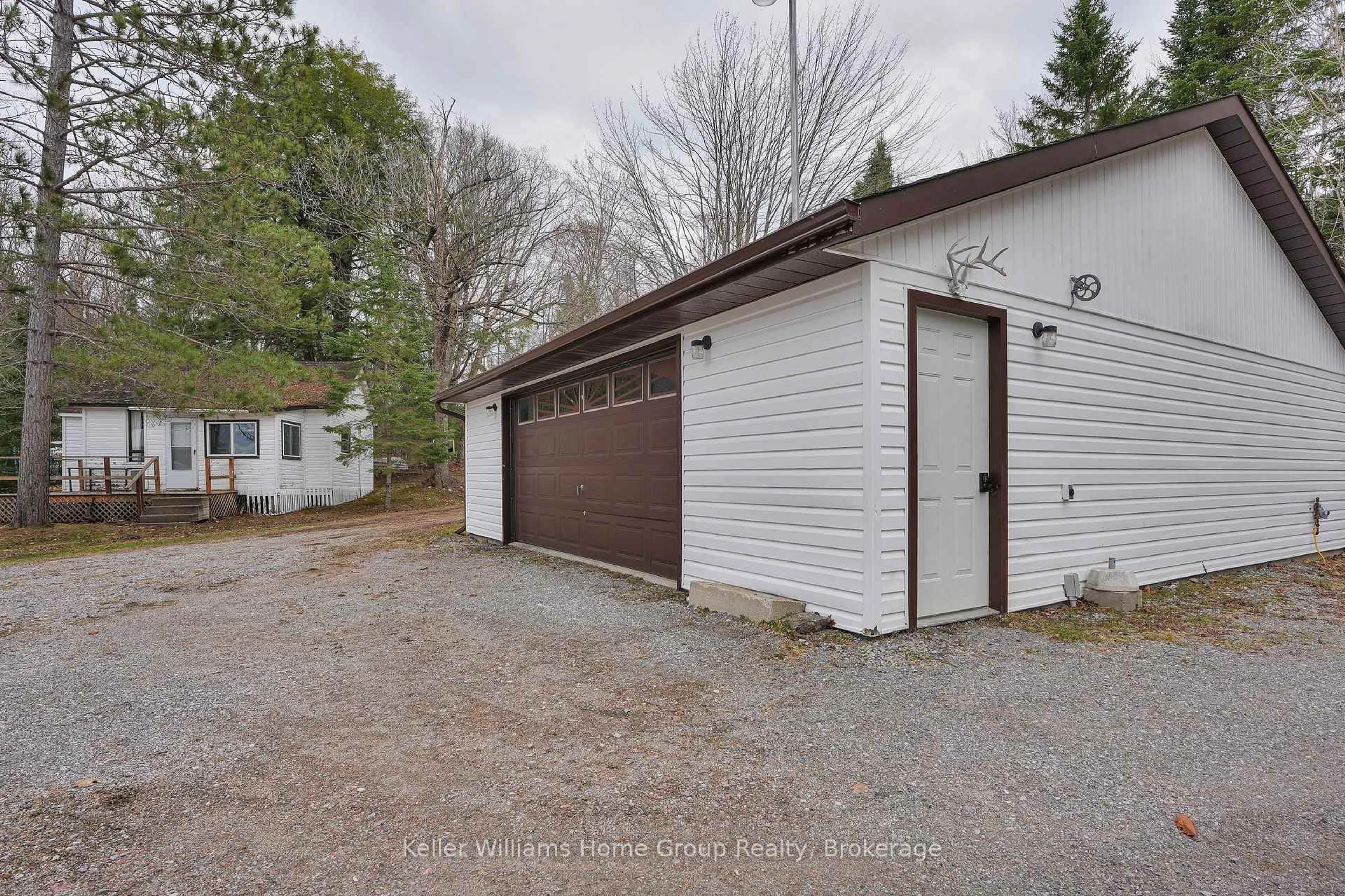 Indoor garage for 30 Lake View Lane, Bancroft Ontario K0L 1C0