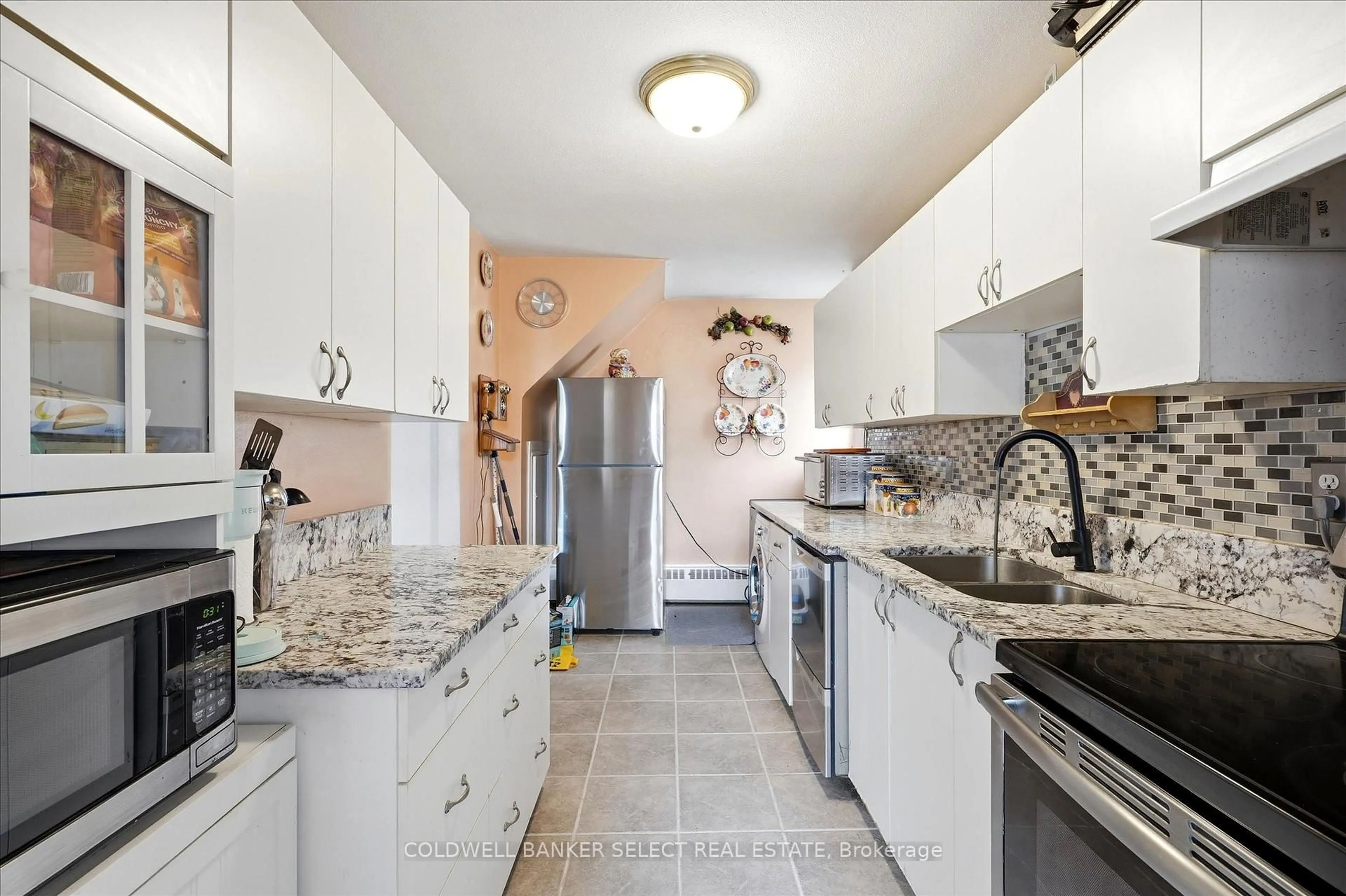 Standard kitchen, ceramic/tile floor for 15 ALBRIGHT Rd #22, Hamilton Ontario L8K 5J2