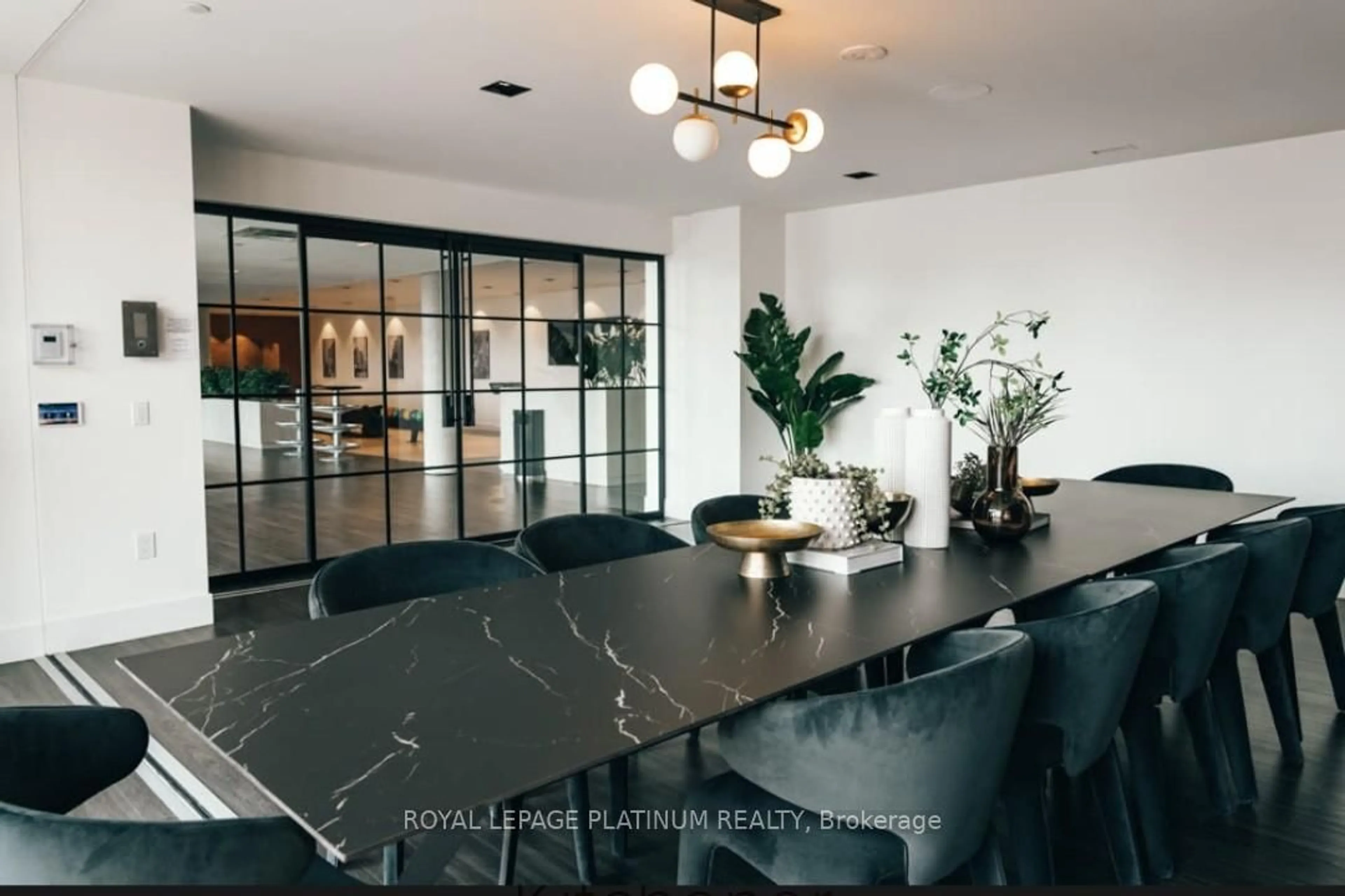 Dining room, ceramic/tile floor for 15 Wellington St, Kitchener Ontario N2G 0E3