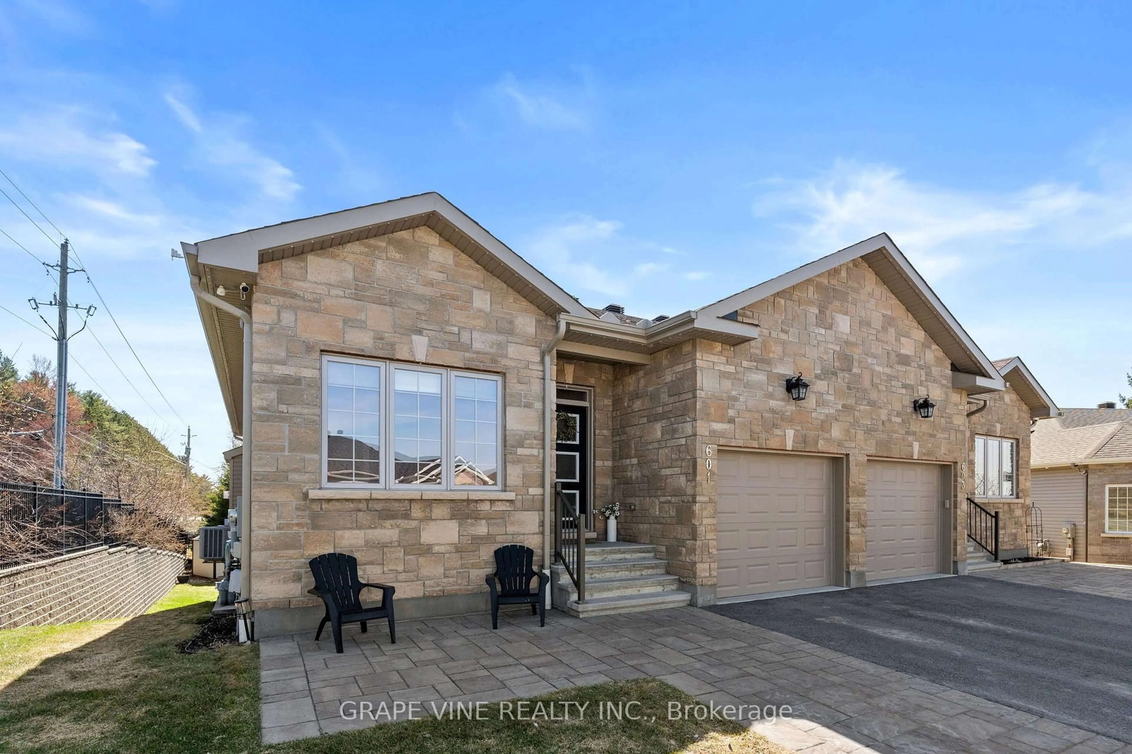 Home with brick exterior material, street for 601 Meadowridge Circ, Carp Ontario K0A 1L0