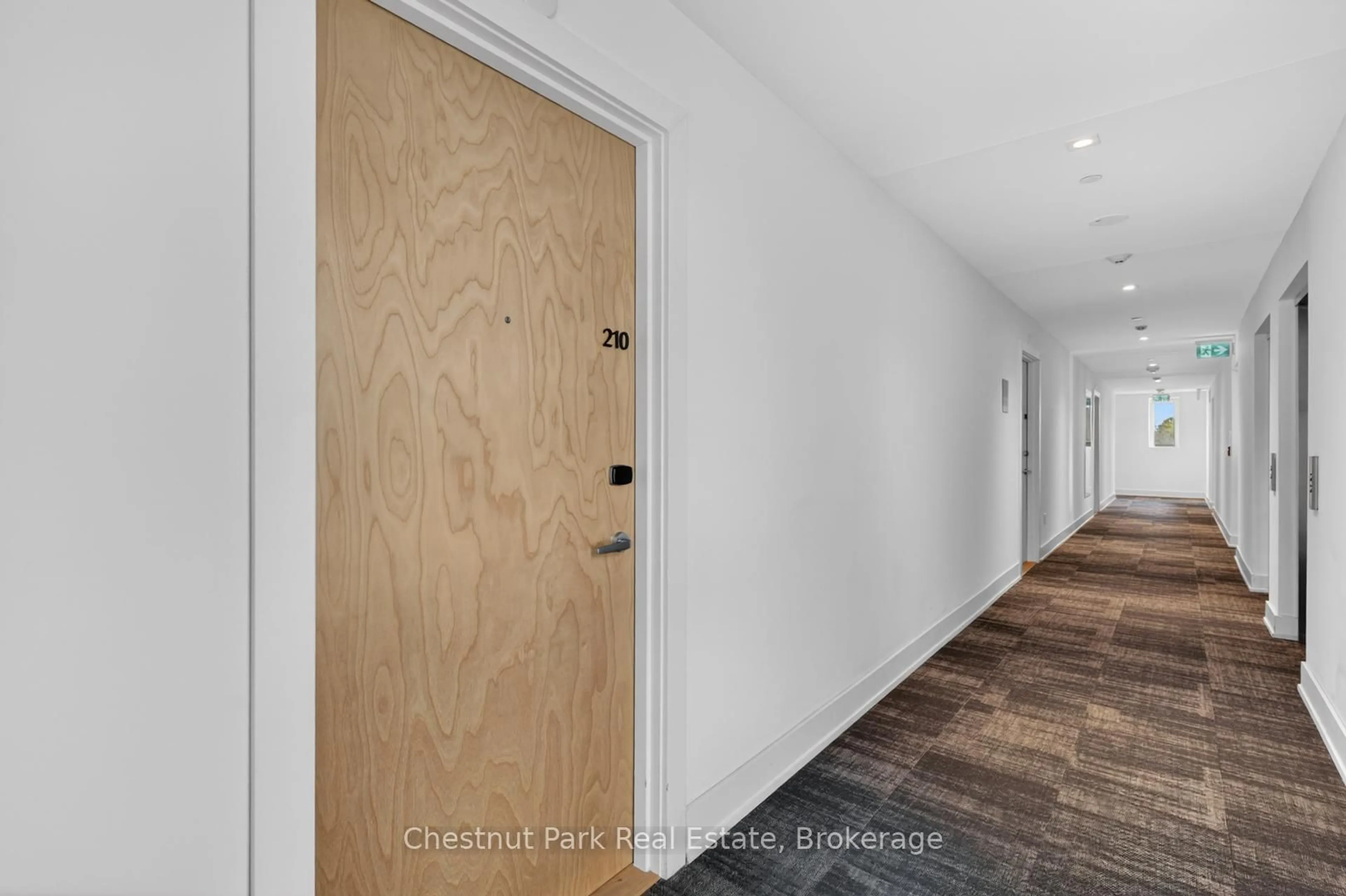 Indoor entryway for 120 Carrick Tr #210, Gravenhurst Ontario P1P 0B6