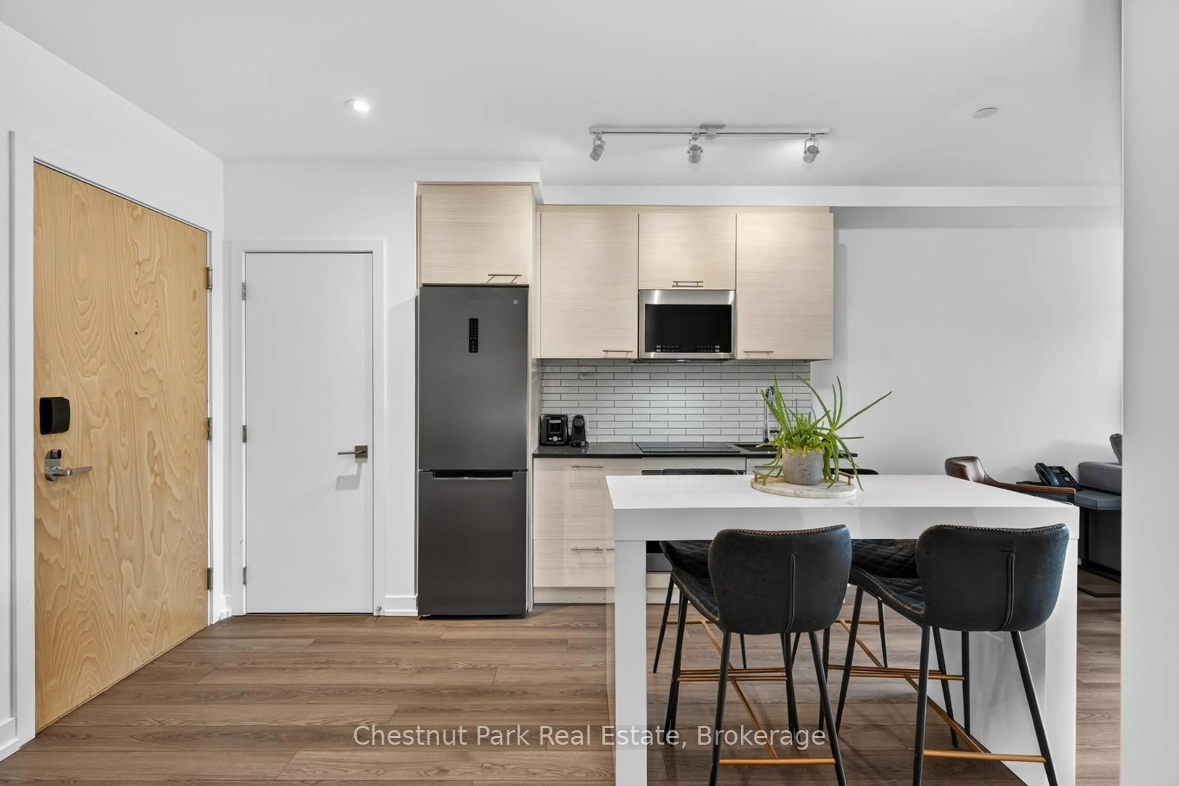 Open concept kitchen, unknown for 120 Carrick Tr #210, Gravenhurst Ontario P1P 0B6